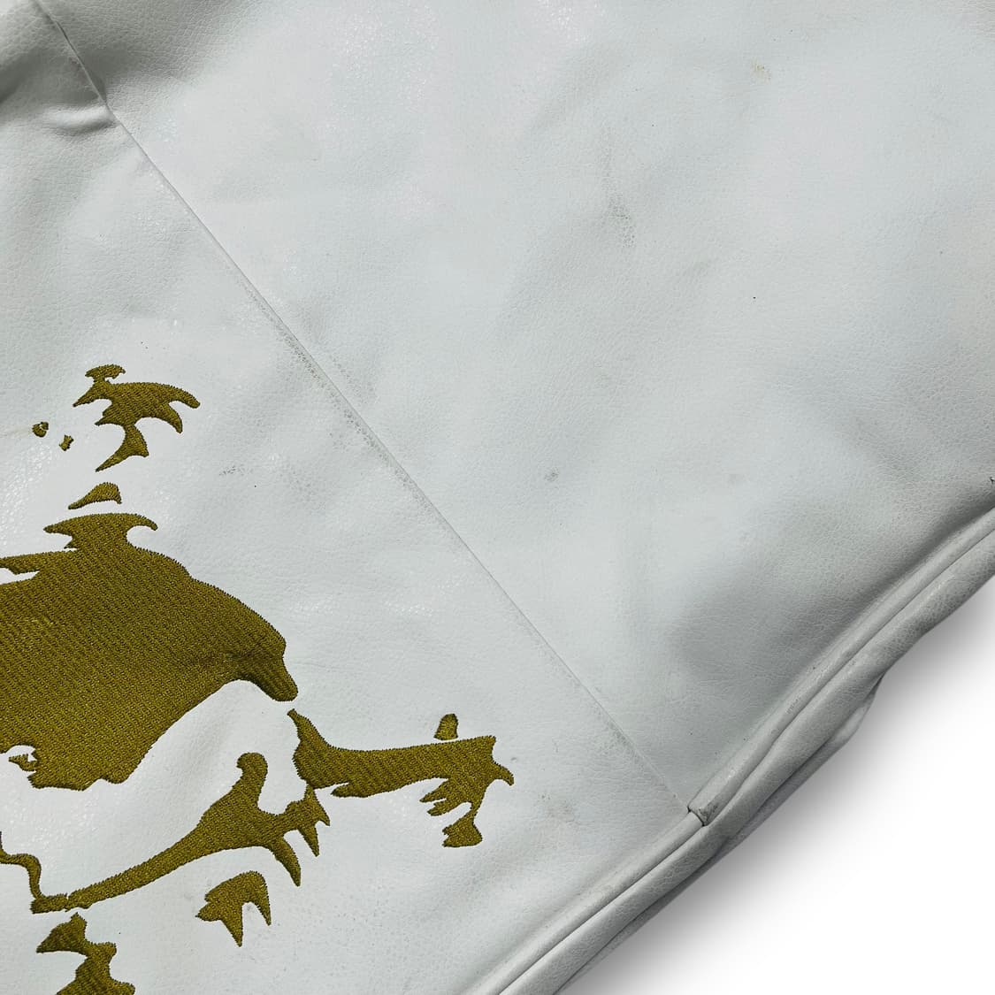 오클리 스컬 골드 자수 로고 화이트 보스턴 크로스백 상품이미지6