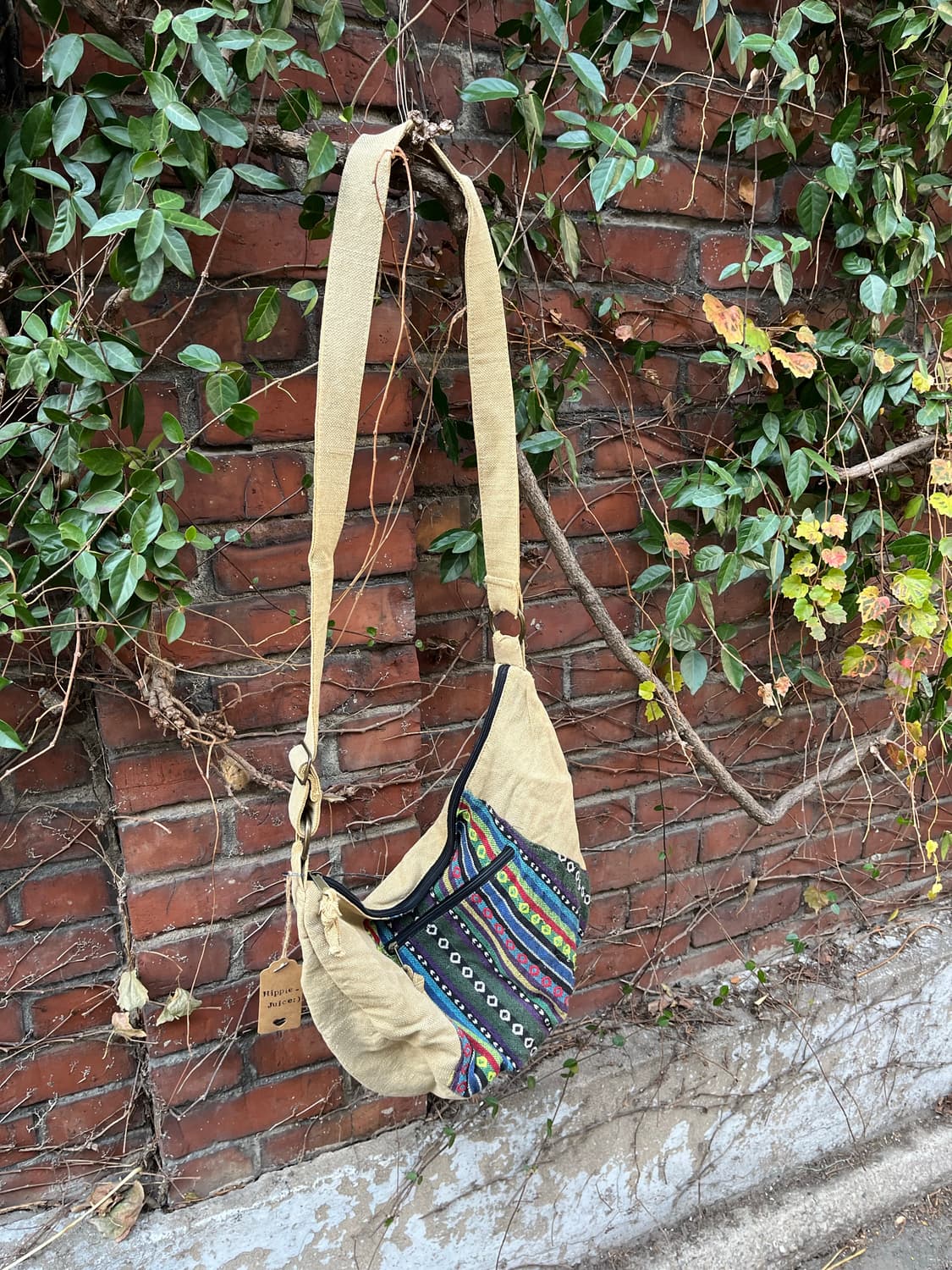 베이지 히피자수 크로스백 상품이미지1