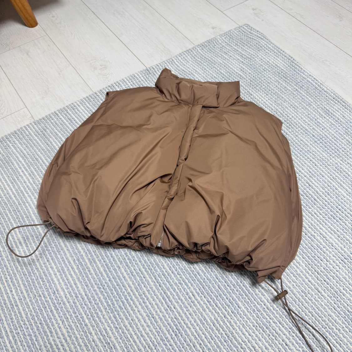 cos 코스 커피베이지 패딩 질레 (여성용) 상품이미지1