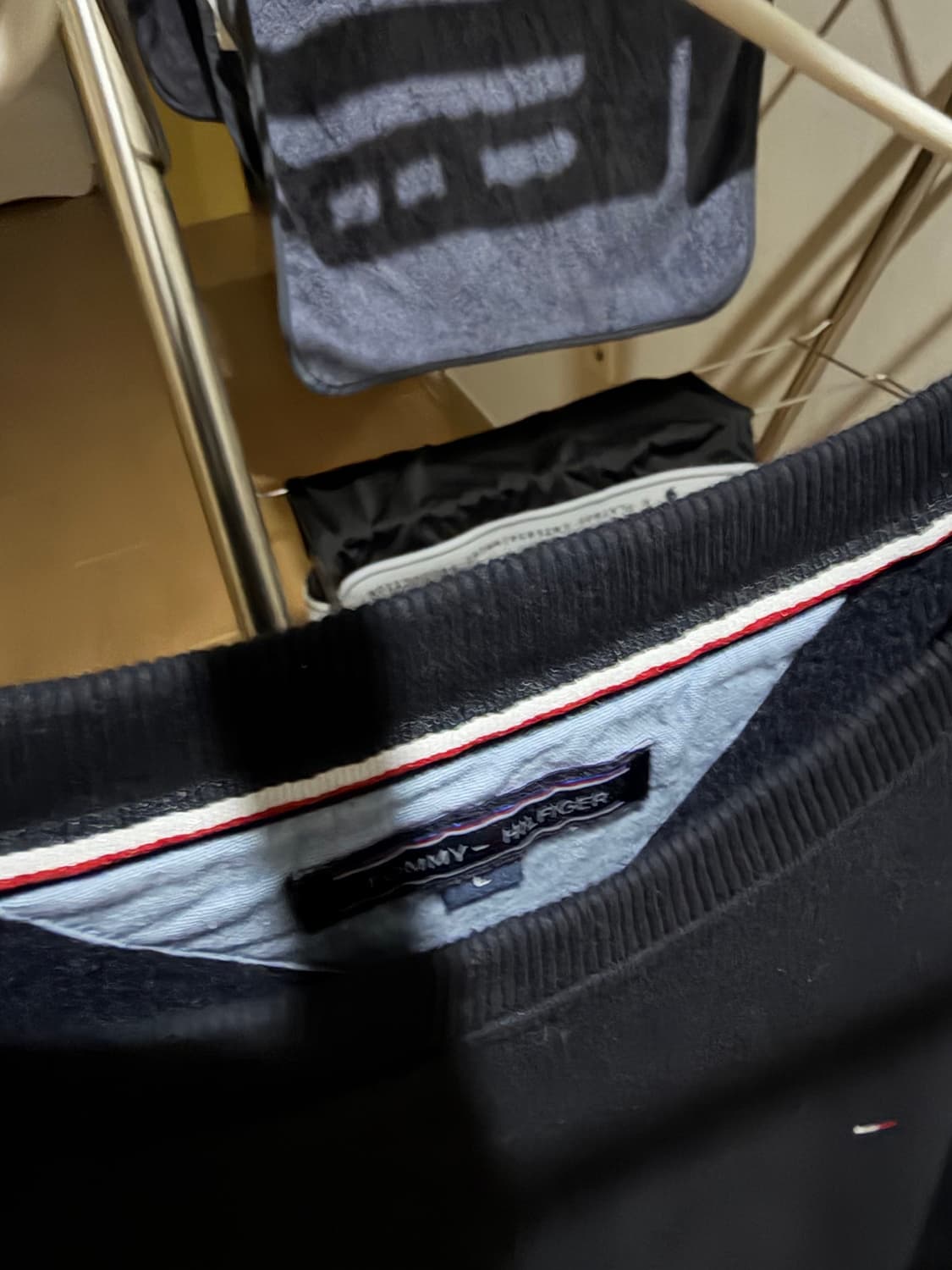 타미힐피거 네이비 맨투맨 상품이미지2