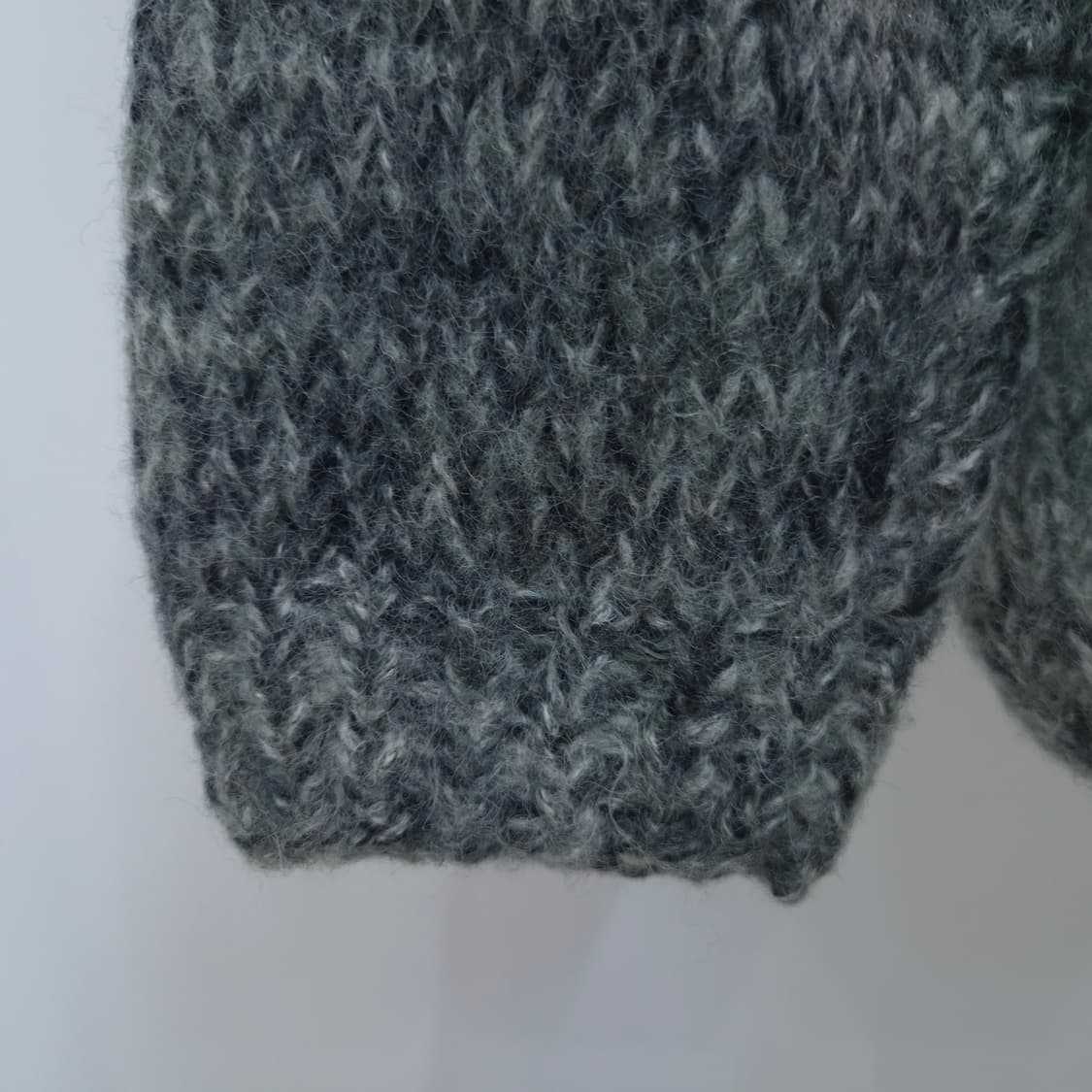 울혼방 모헤어 그레이 배색 니트 상품이미지5