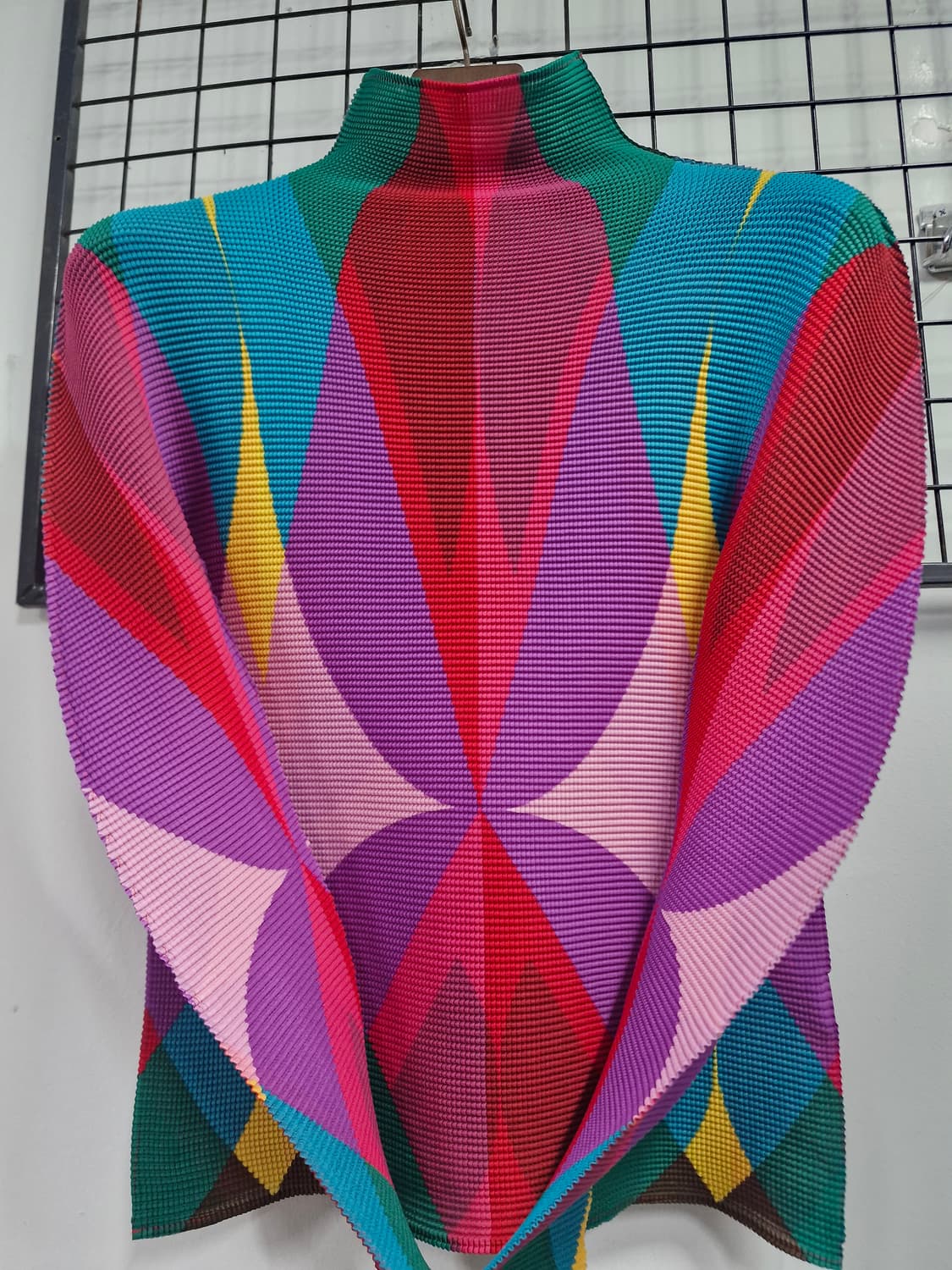 90-95M/55-66 미 이세이미야케  패턴 폴라넥 긴팔티셔츠. 상품이미지5