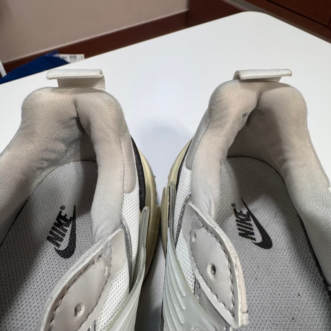 나이키 V2K런 FD0736-100 판매합니다 상품이미지2