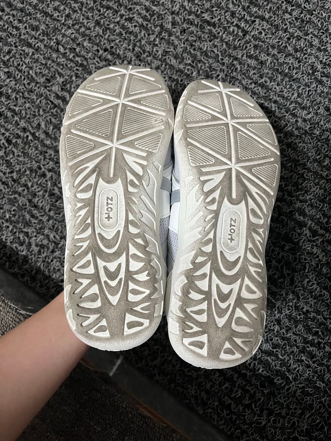 오찌 otz 로마리 밴딩 스니커즈 화이트 220 상품이미지6