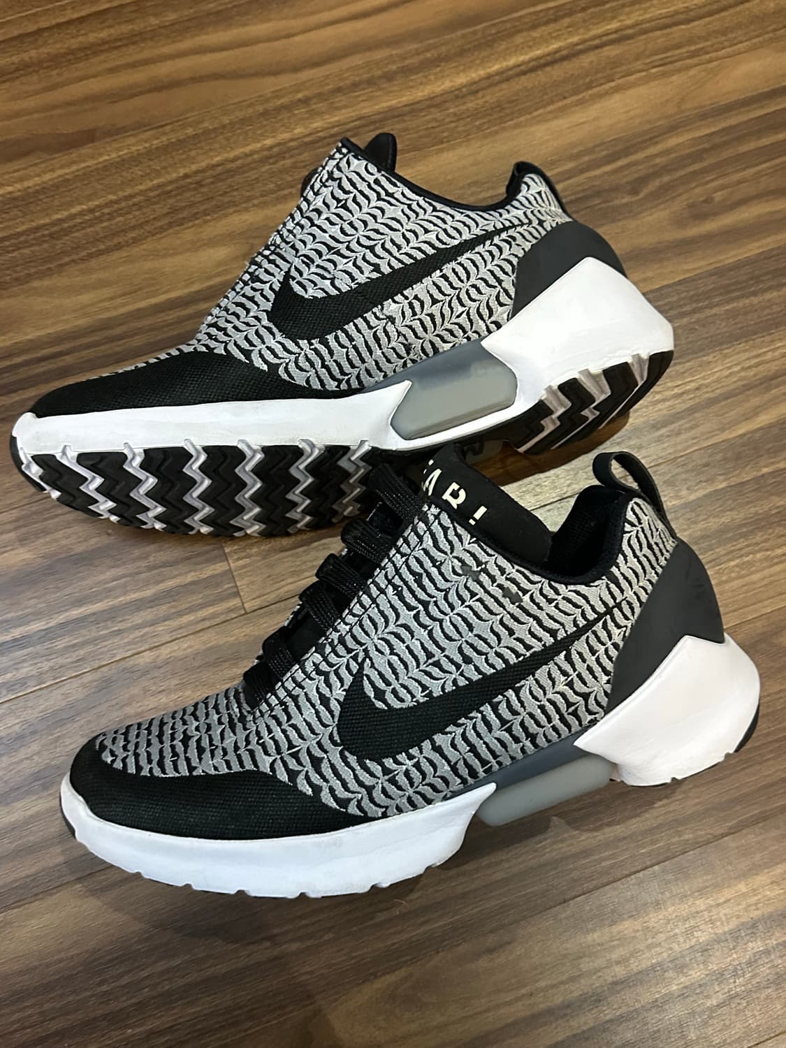 나이키 E.A.R.L 스니커즈  300~310 상품이미지2