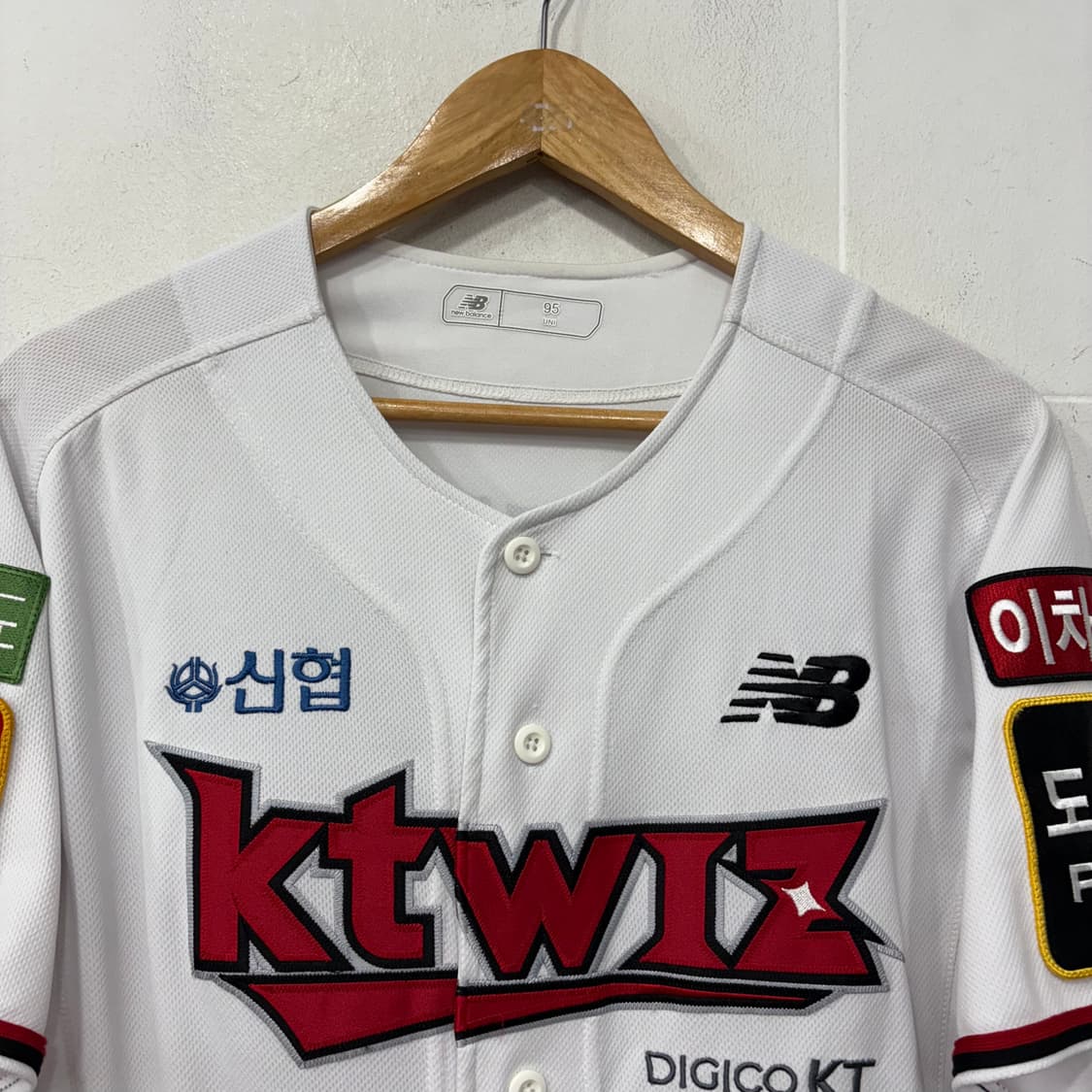 뉴발란스 KT 위즈 배정대 유니폼 상품이미지2