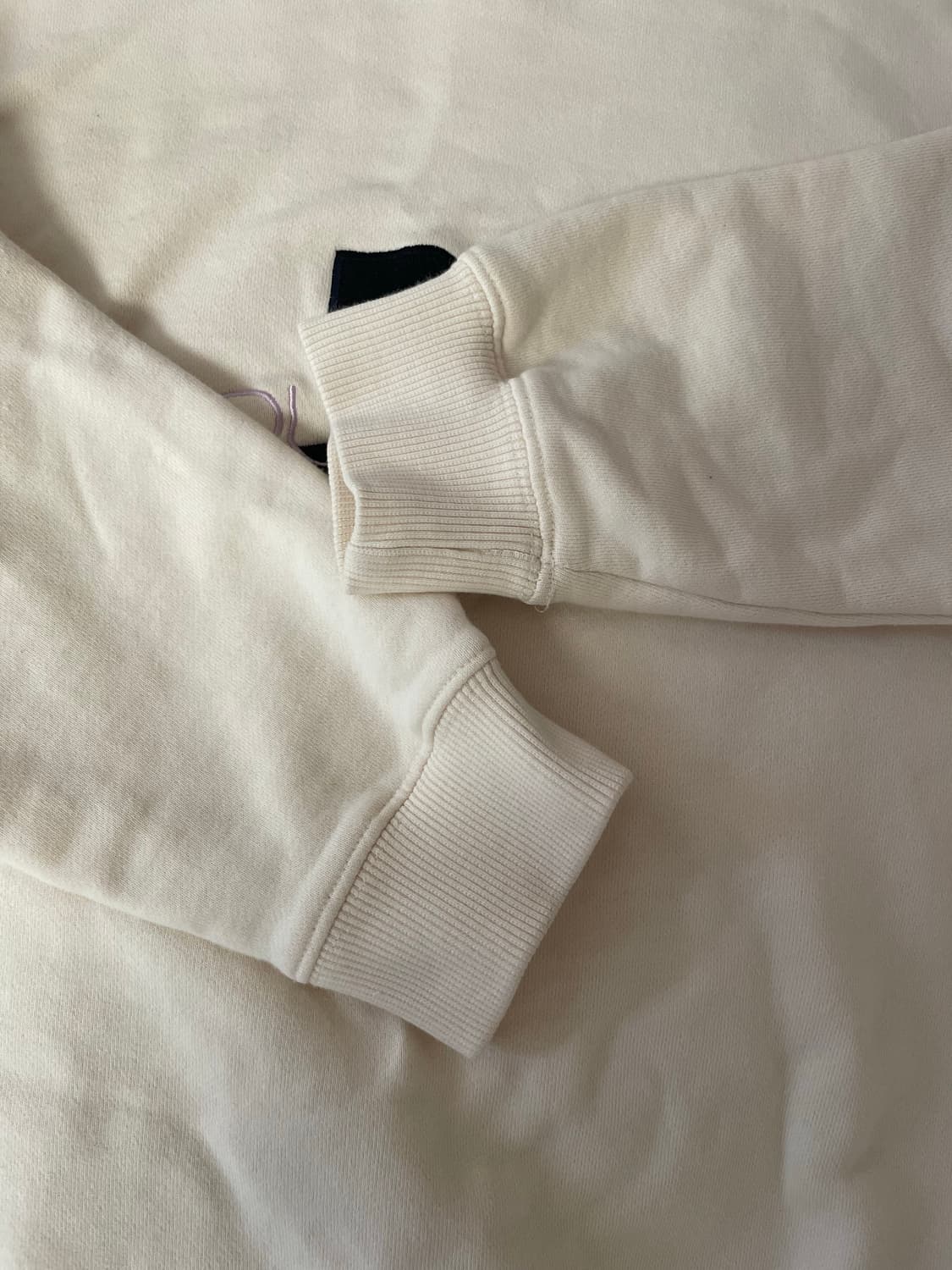 꾸레쥬 자수 맨투맨 상품이미지5