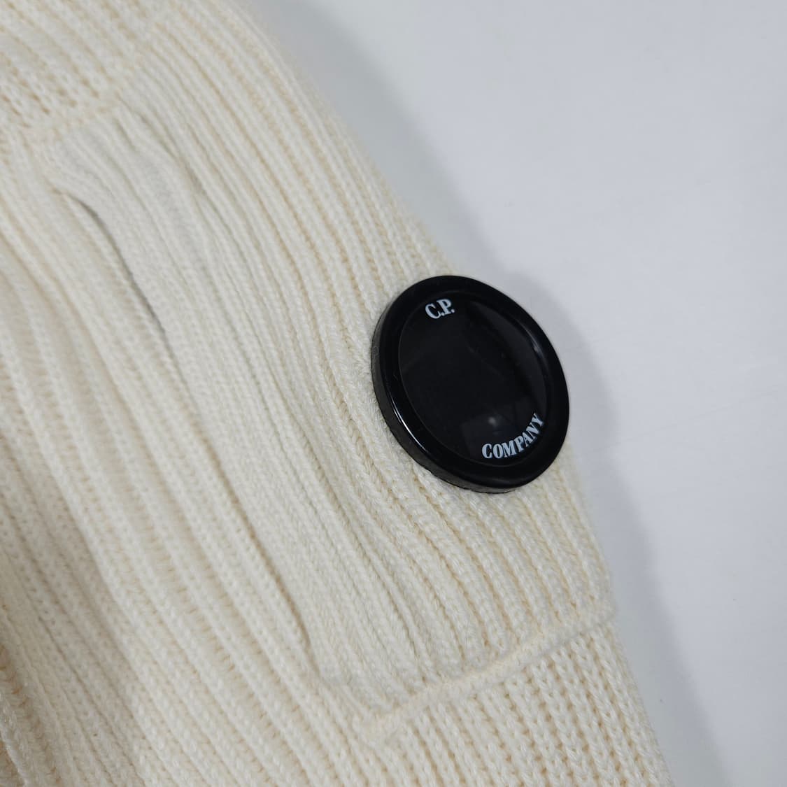 씨피컴퍼니 렌즈 반집업 니트 상품이미지3