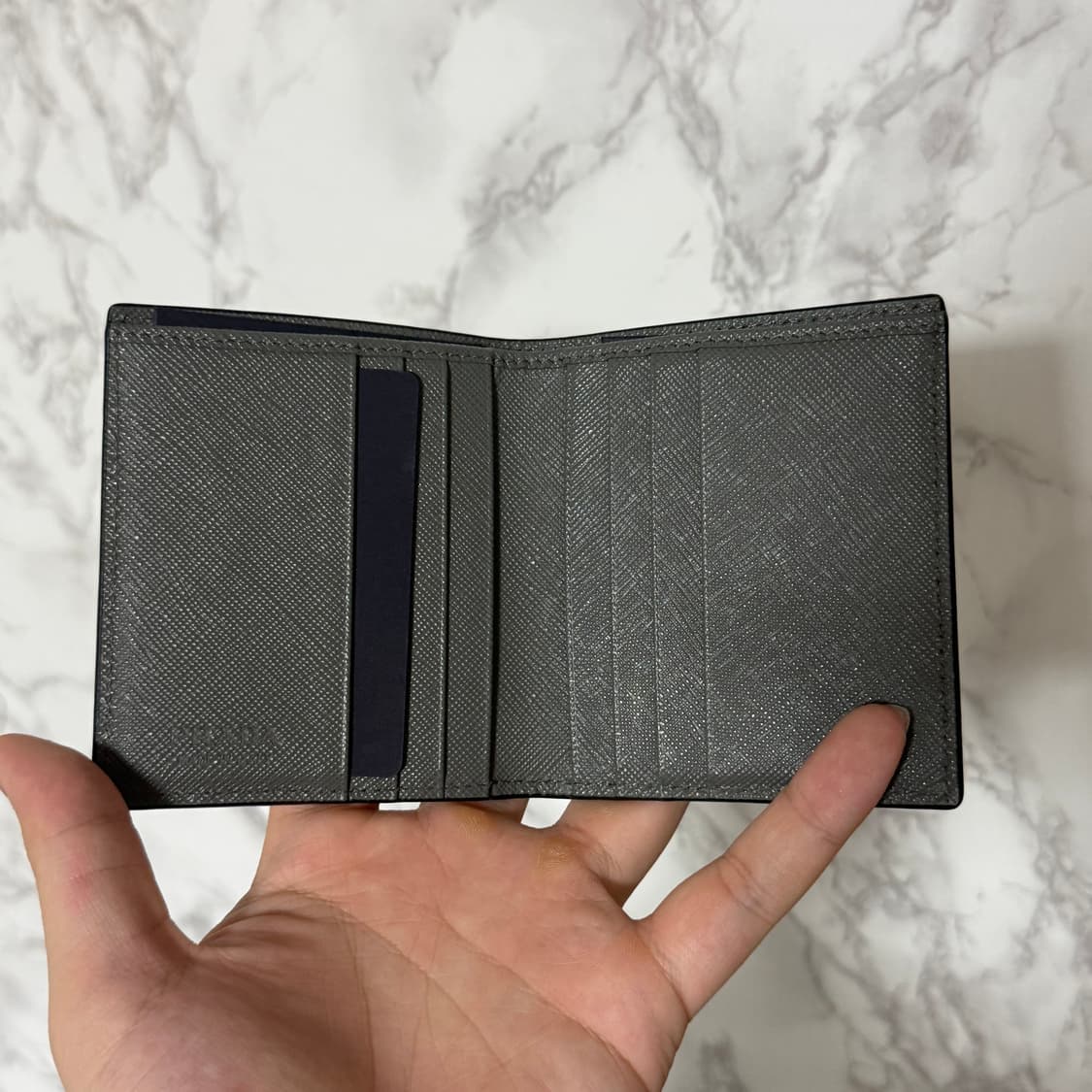 [OS] 프라다 그레이 카드 반지갑 상품이미지4