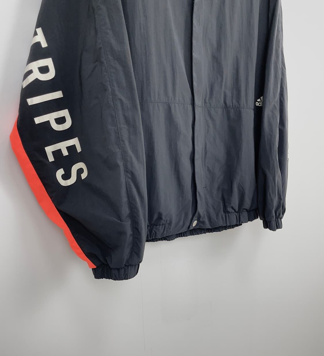 아디다스 빅로고 블랙 윈드브레이커 자켓 상품이미지3