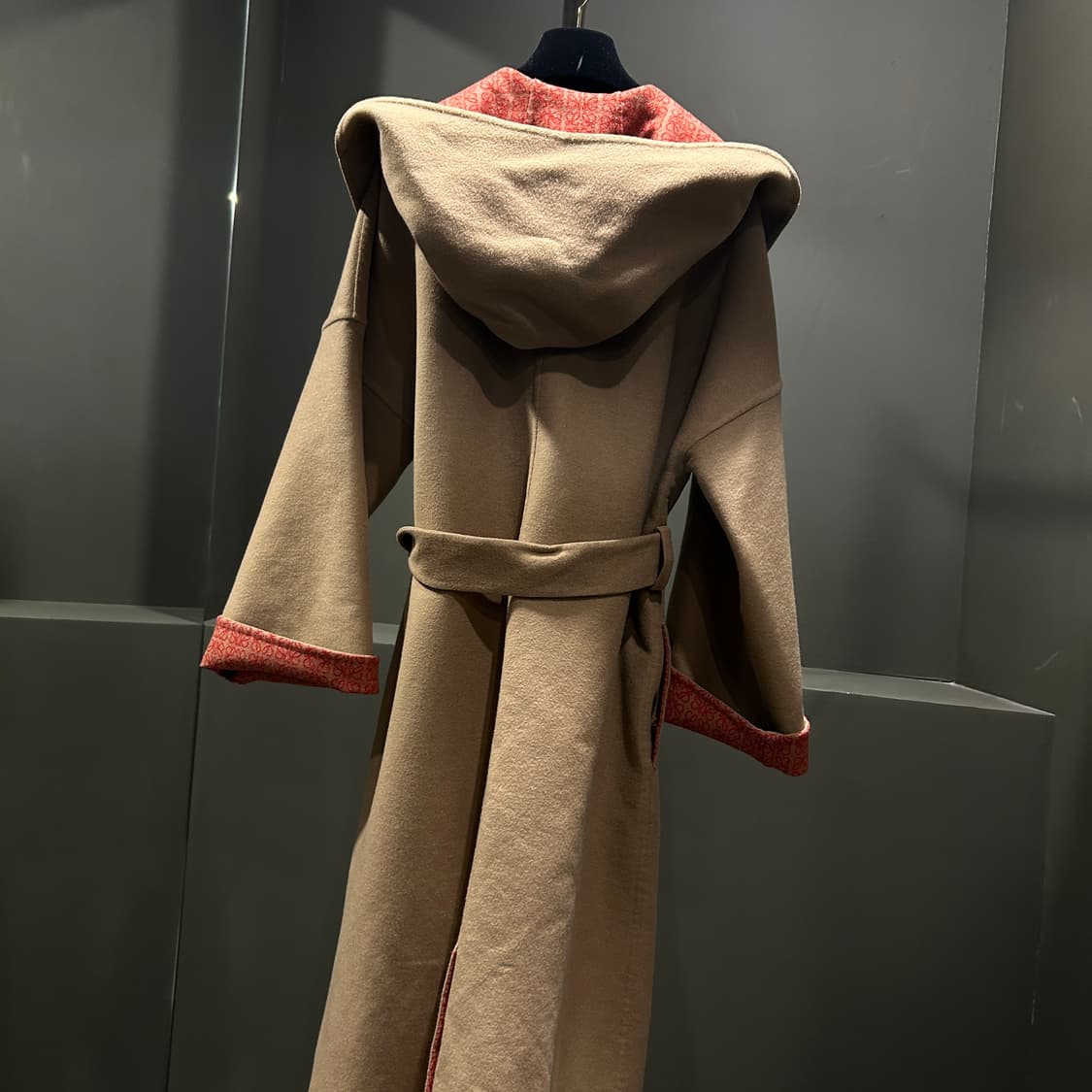 로에베 아나그램 로브 코트 상품이미지6