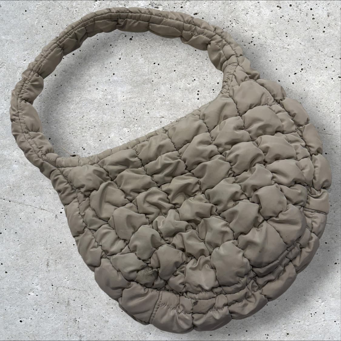 코스 COS 퀼티드 숄더백 그레이 상품이미지1