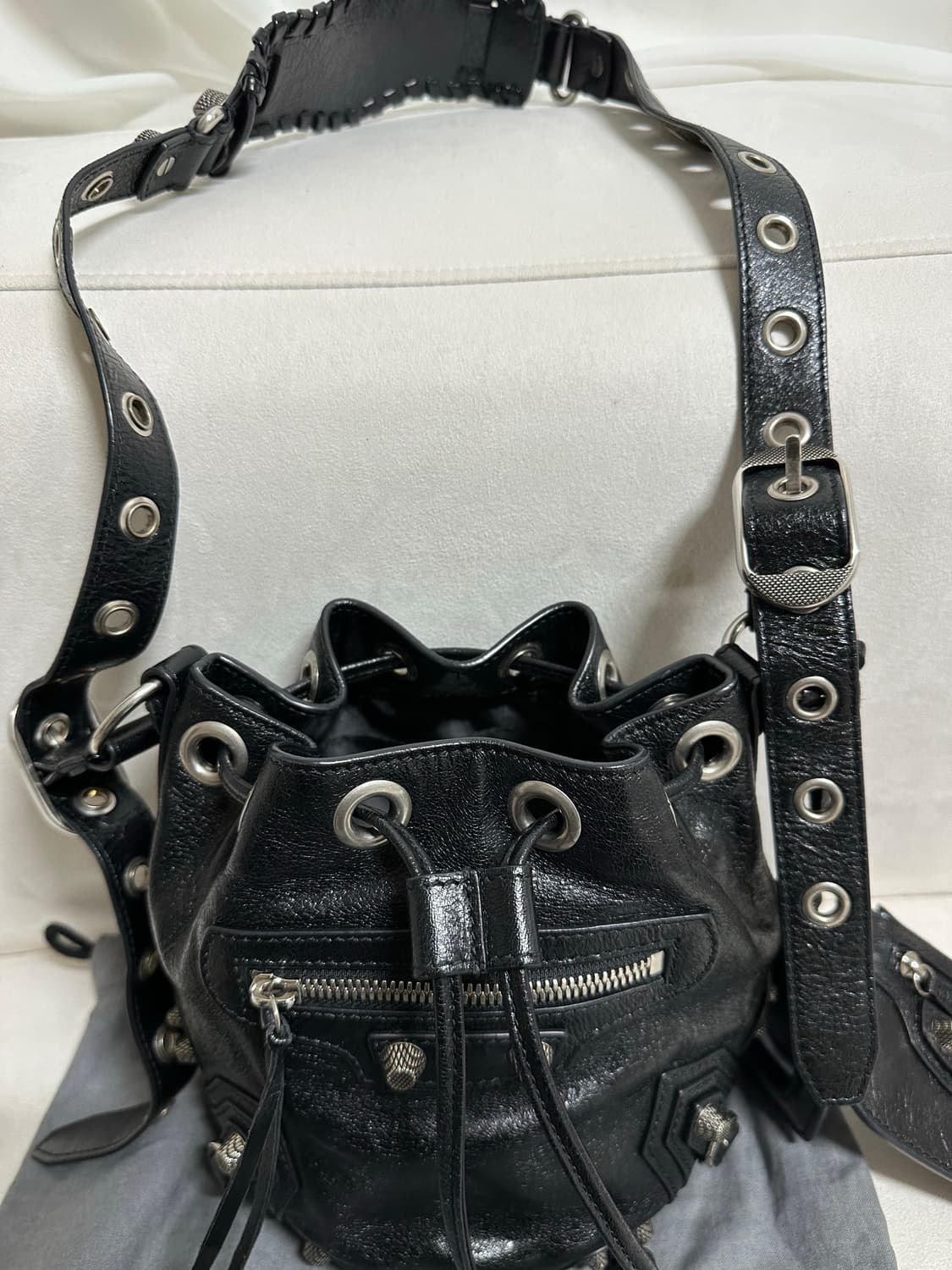 [A+ 정품] 발렌시아가 르카골 버킷백 xs 블랙 상품이미지3