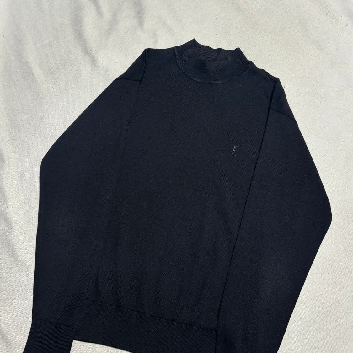 95 입생로랑 블랙 울 반폴라 니트 상품이미지1