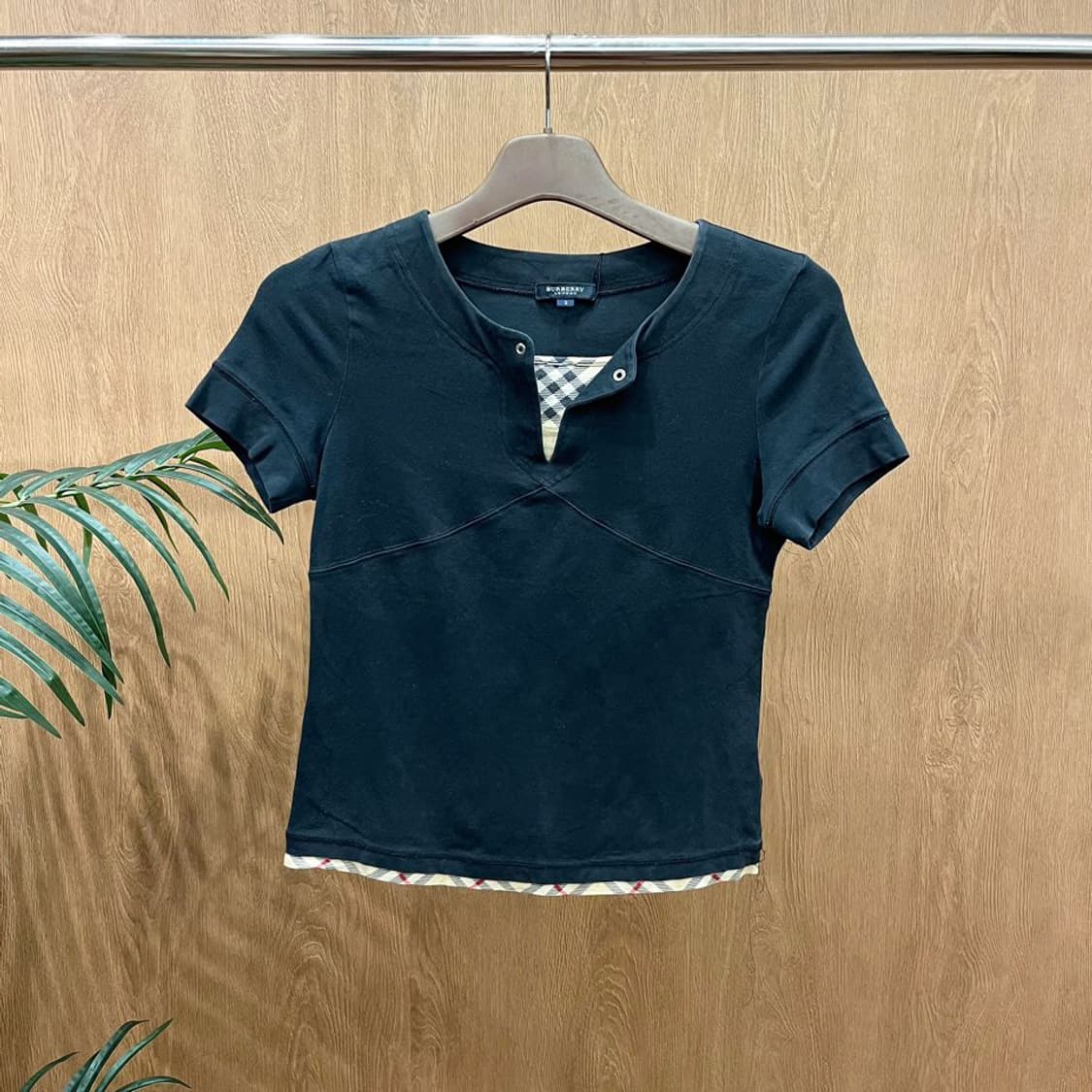 버버리 런던 반팔 티셔츠 배색 체크 레이어드 체스트 라인 디테일 네이비 상품이미지1