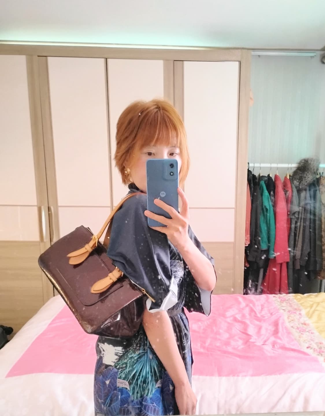 당신의 일상에 우아함을 더해줄 특별한 루이비통 베르니 숄더백 상품이미지1