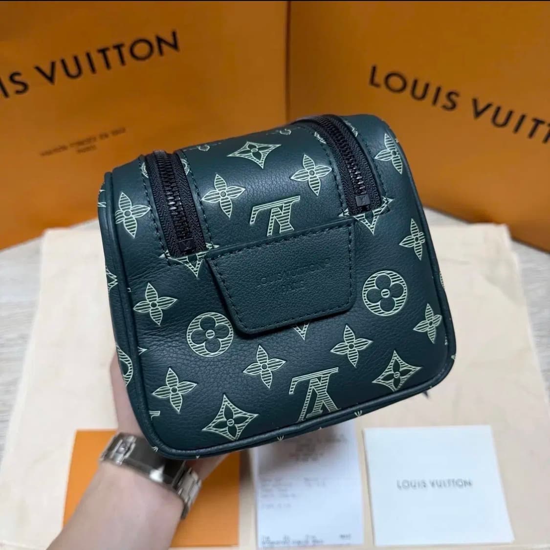 [미사용/선물가능] 루이비통 쉐도우 도프 키트 돕키트 파우치백 상품이미지4