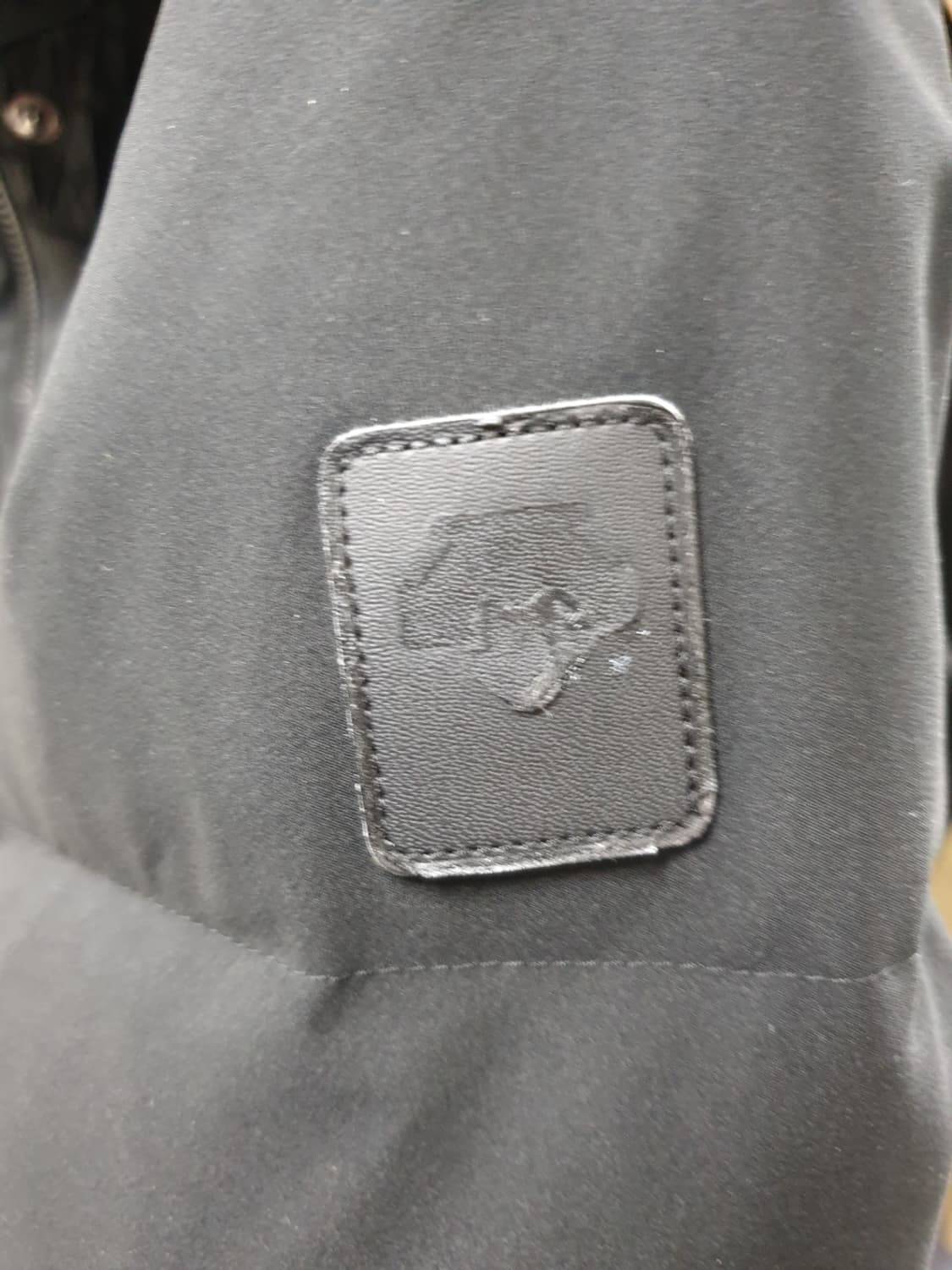 데상트 여성패딩 우먼스 스키 슬림형 미드 다운자켓 90 상품이미지5