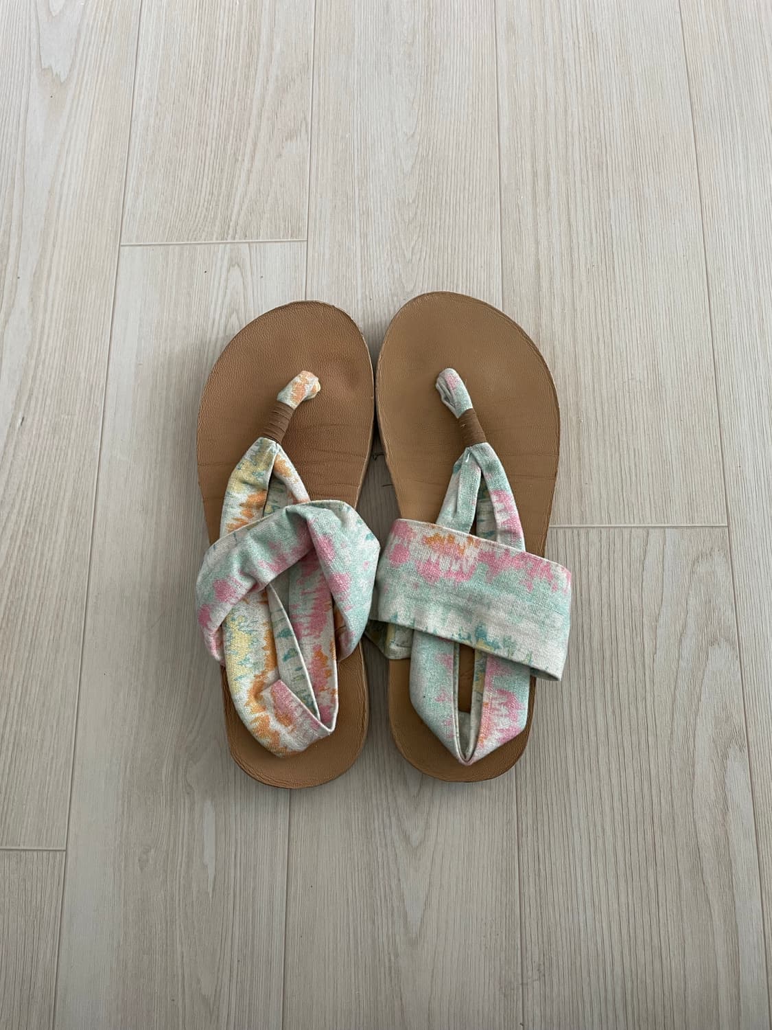 Sanuk x grateful dead 타이다이 쪼리 상품이미지1