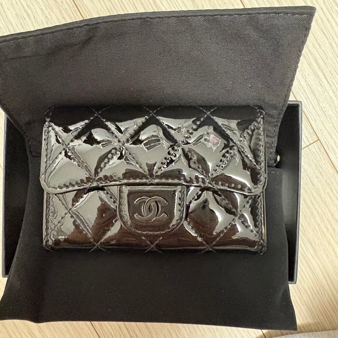 샤넬 클래식 똑딱이 카드지갑 31번대 페이던트 블랙 상품이미지1