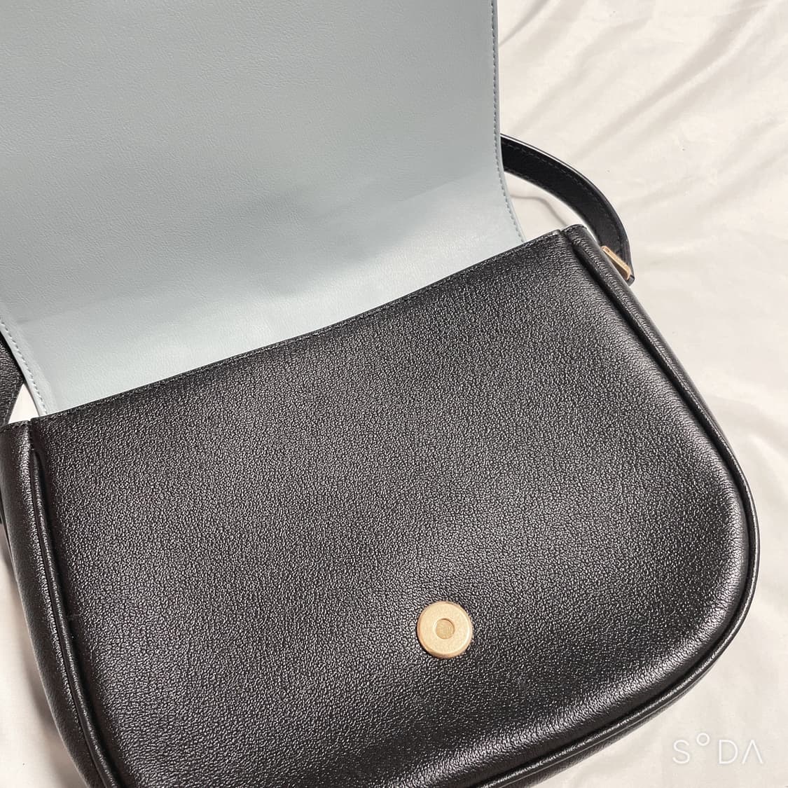 쿠론 반달 크로스백 블랙 상품이미지8