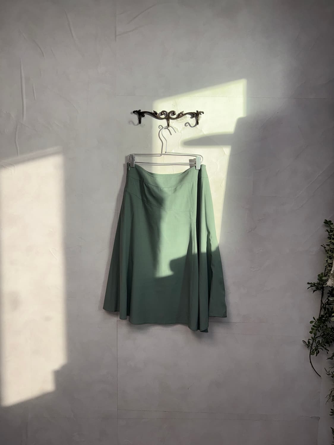 Pistachio unbal line midi skirt 상품이미지3