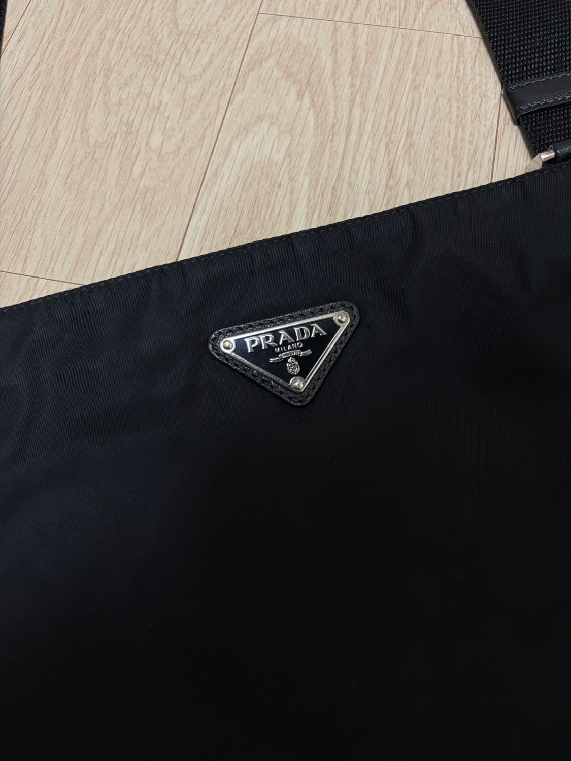 프라다 나일론 크로스백 상품이미지2