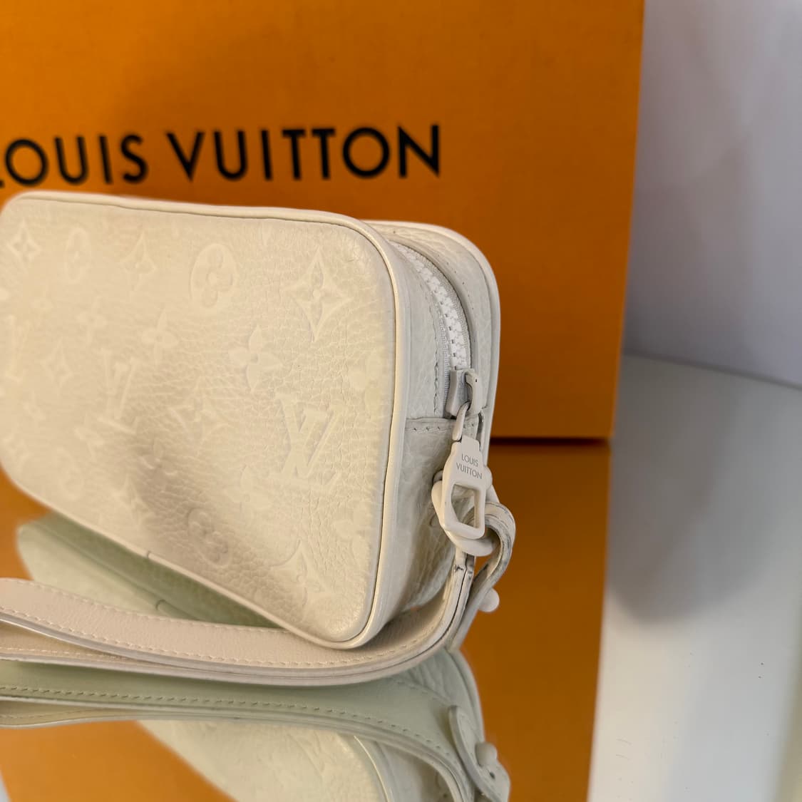 [정품] 루이비통 버질아블로 토뤼옹 볼가 파우치 상품이미지6