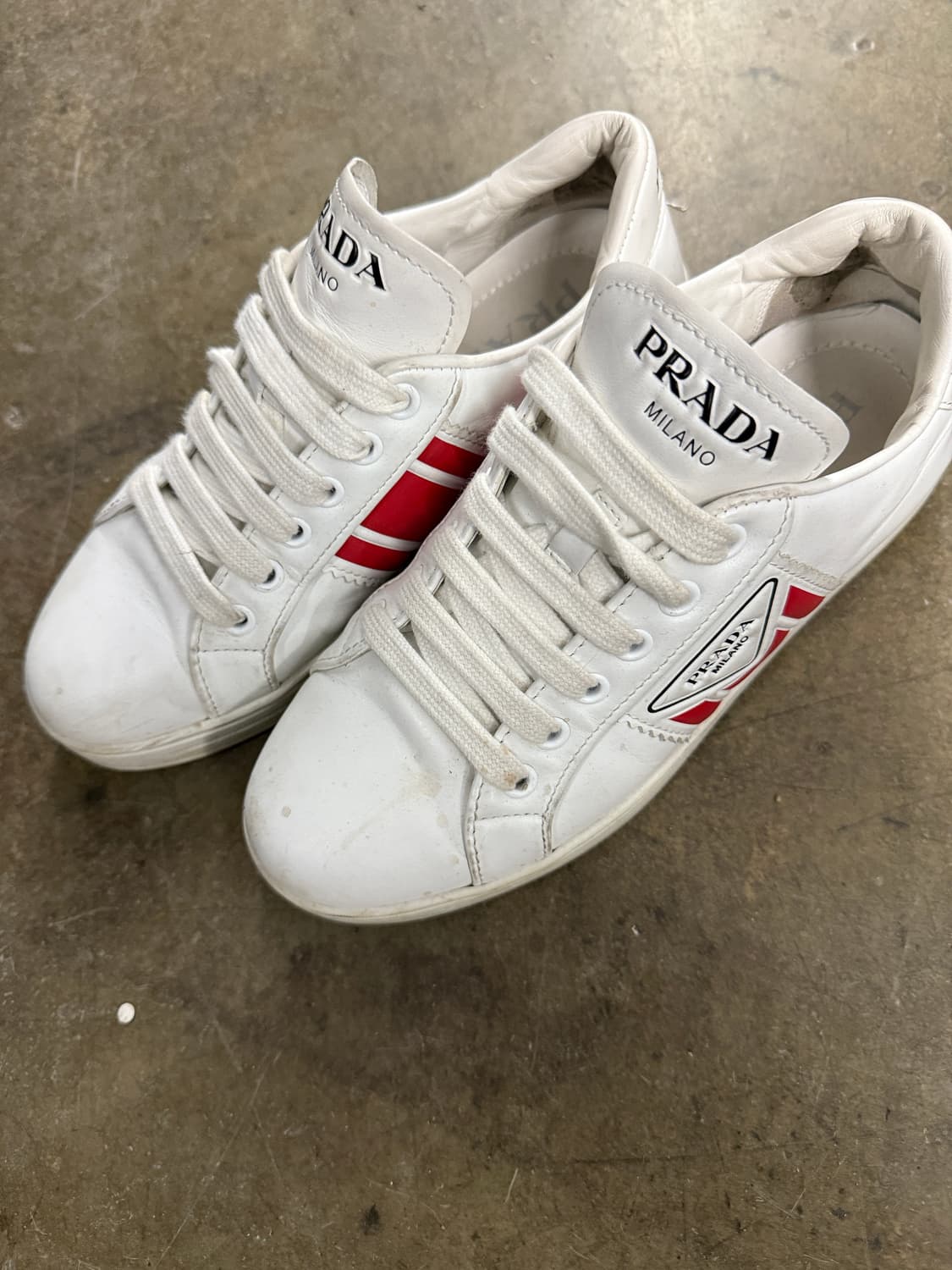 프라다 정품 1E125M 화이트&레드 컬러 비텔로 애비뉴  스니커즈 상품이미지3