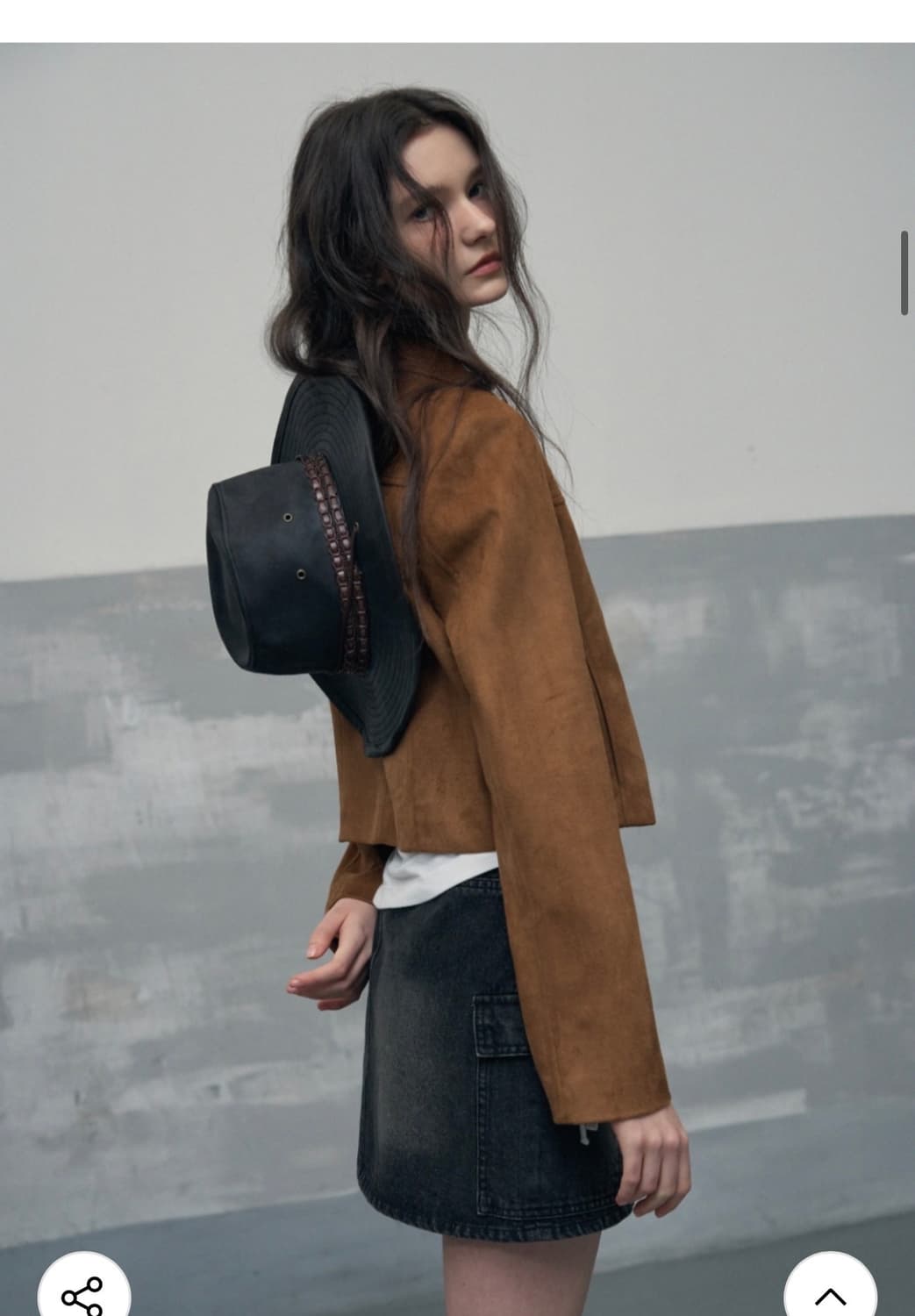 (새상품) 레더리 커브드 스웨이드 크롭 집업 자켓 CAMEL BROWN 상품이미지6