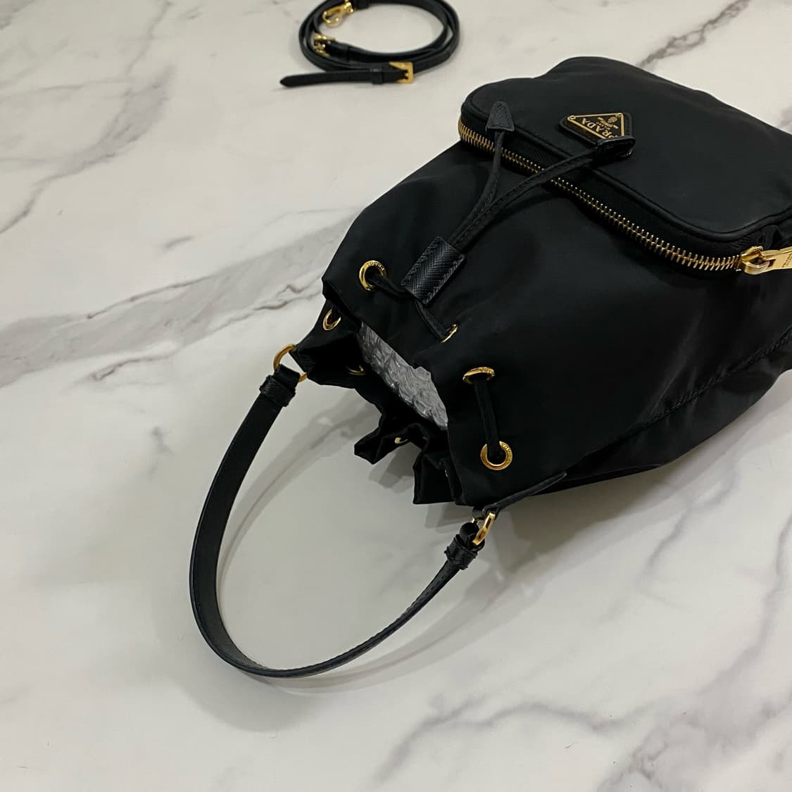 프라다 듀엣 리나일론 삼각로고 버킷백 1BH038 블랙 상품이미지2