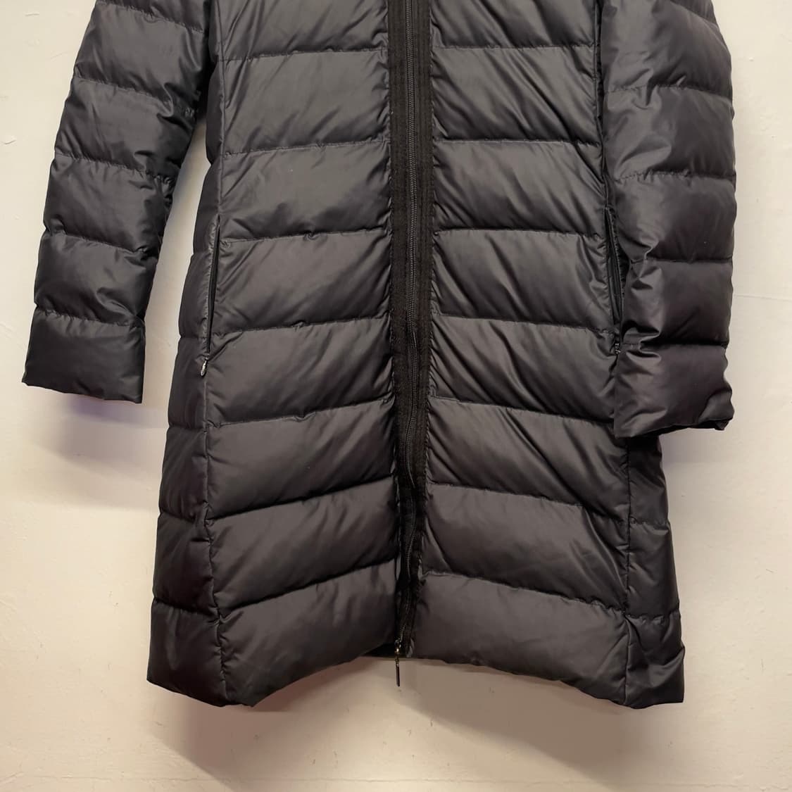 몽클레르 (우먼) 난테스퍼 블랙 롱 패딩 상품이미지2