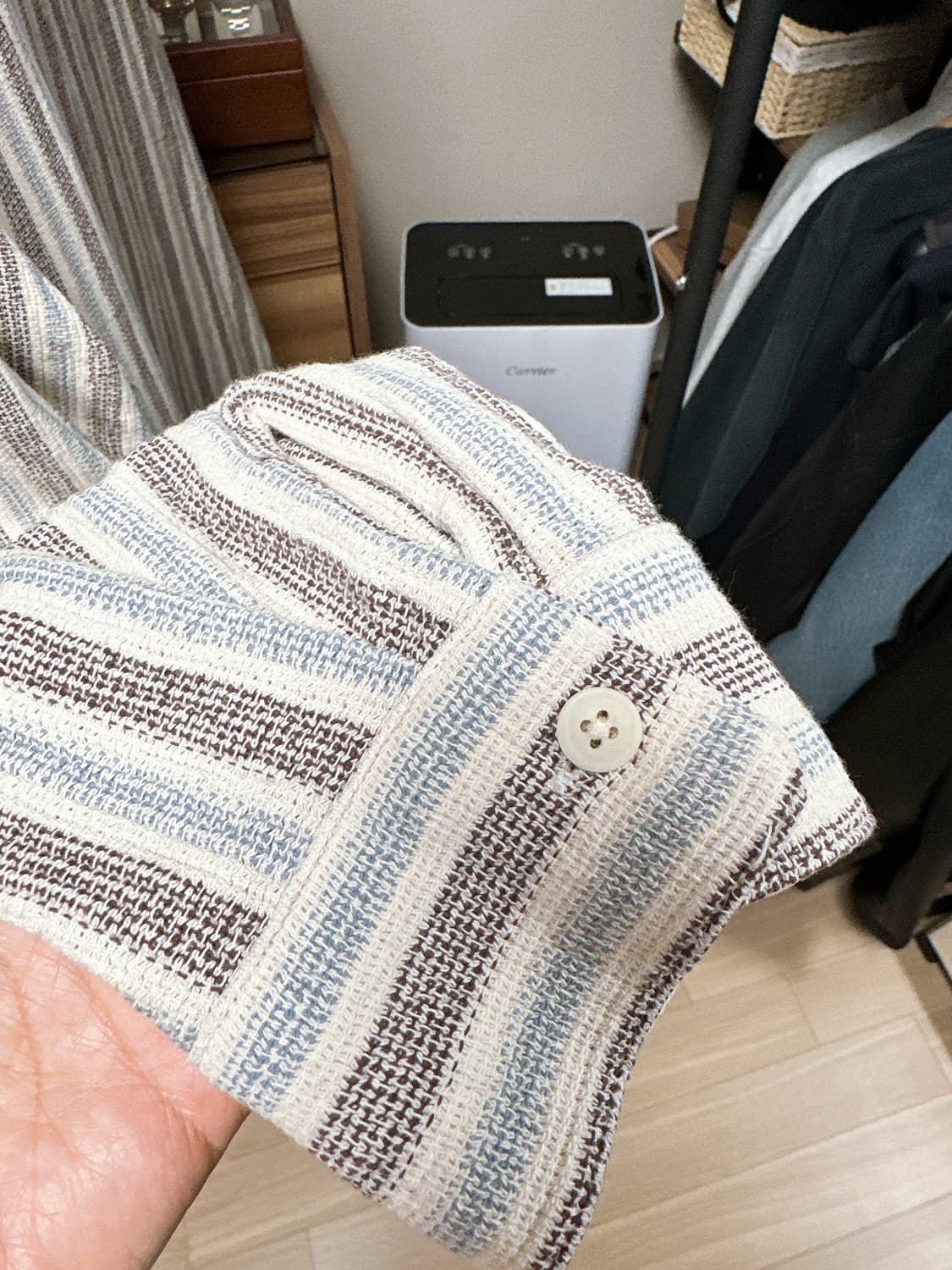 H&M 텍스처 셔츠 레귤러핏 라이트 블루/스트라이프 105 상품이미지4