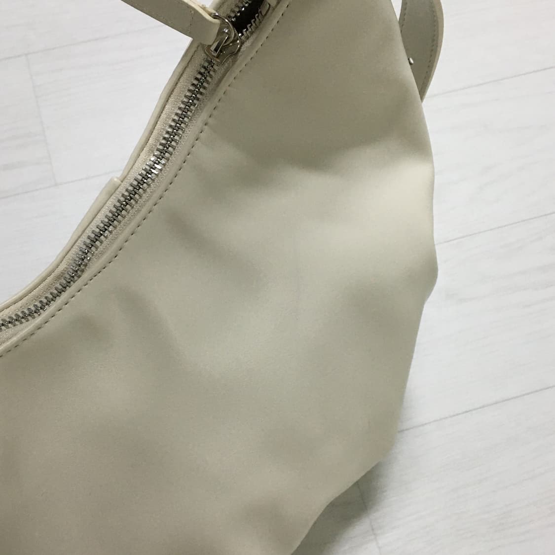오브히 로에브 호보백 아이보리 상품이미지8