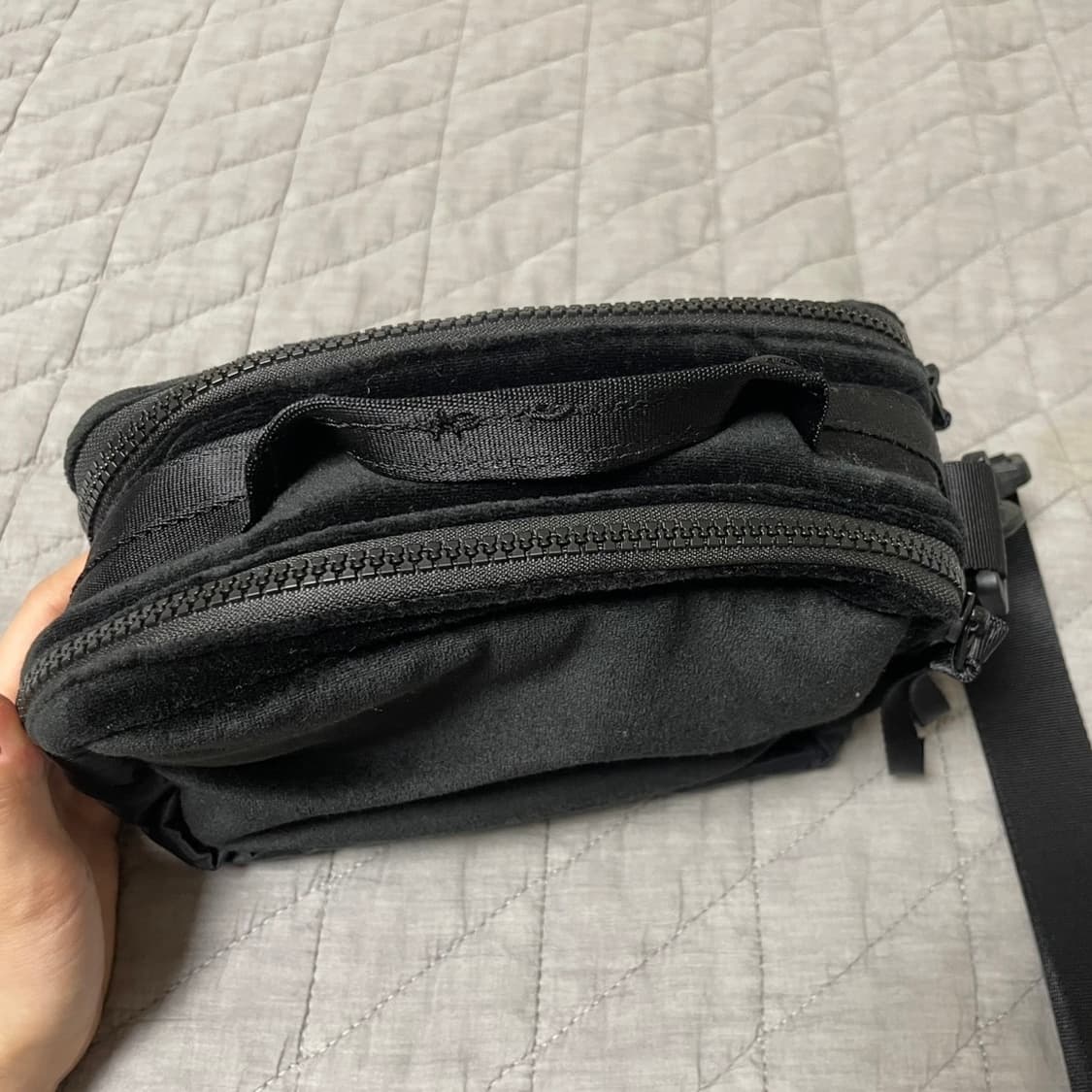 [새상품/공용] 나이키 Nike 벨벳 미니 손가방 윈터라이즈 유틸리티 백 상품이미지9