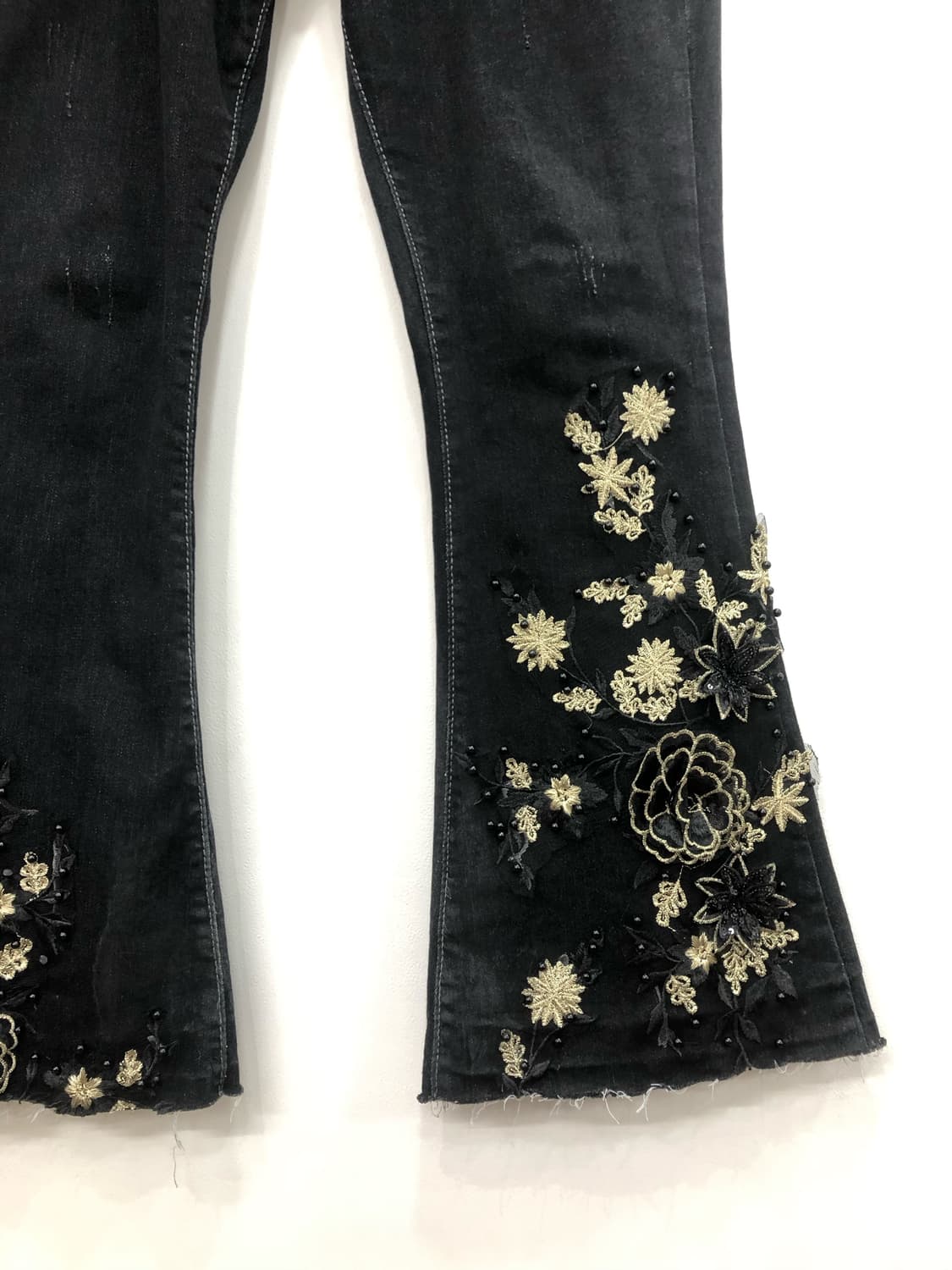 gold floral embroidery 흑청 부츠컷 팬츠 상품이미지6