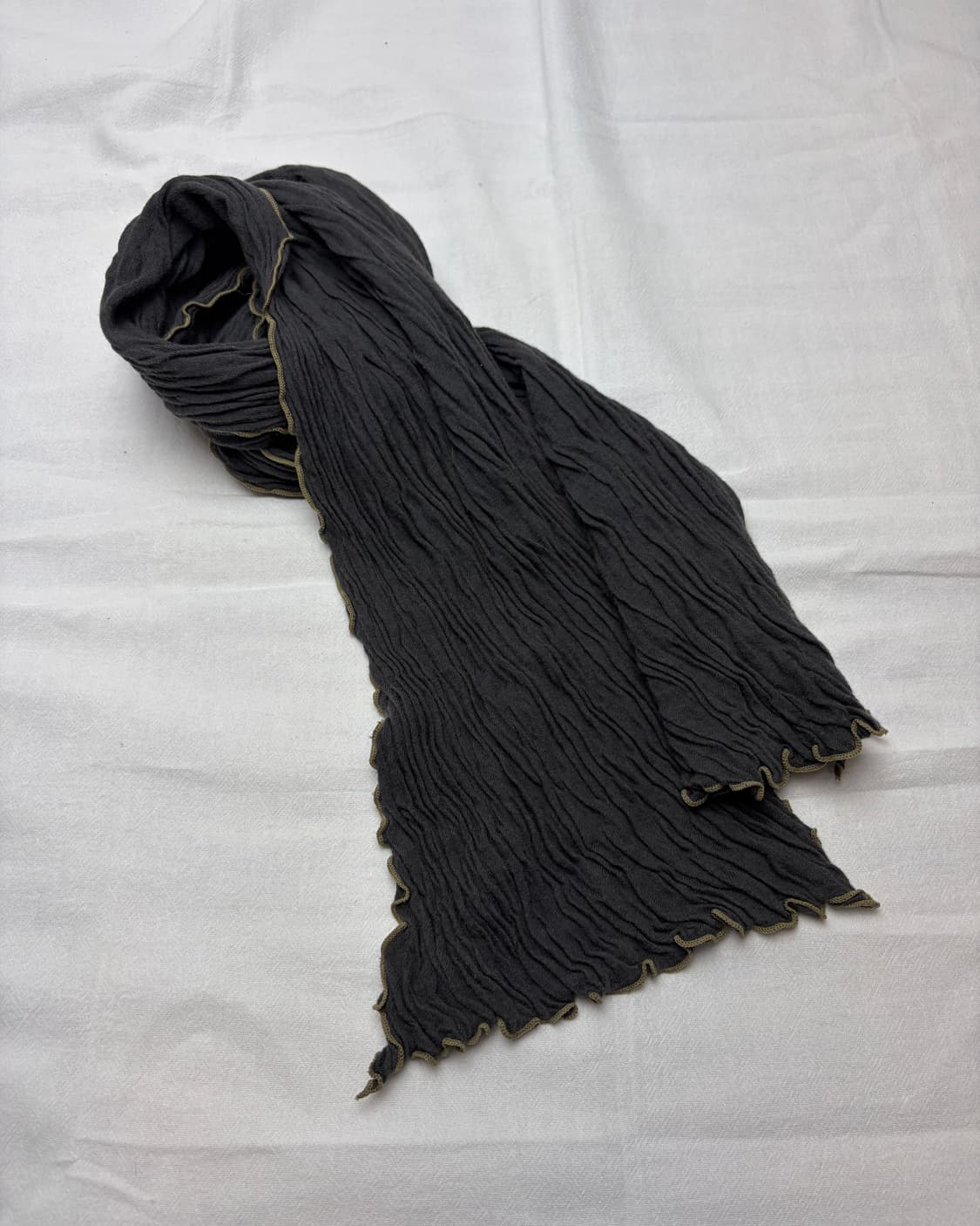 Navy Wrinkled Texture Frill Trim Scarf 상품이미지1