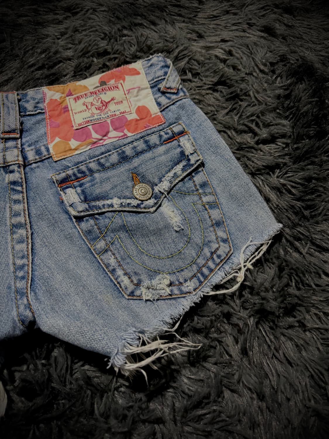 True Religion 플러워 패턴 패치 데미지 데님 숏팬츠 상품이미지8
