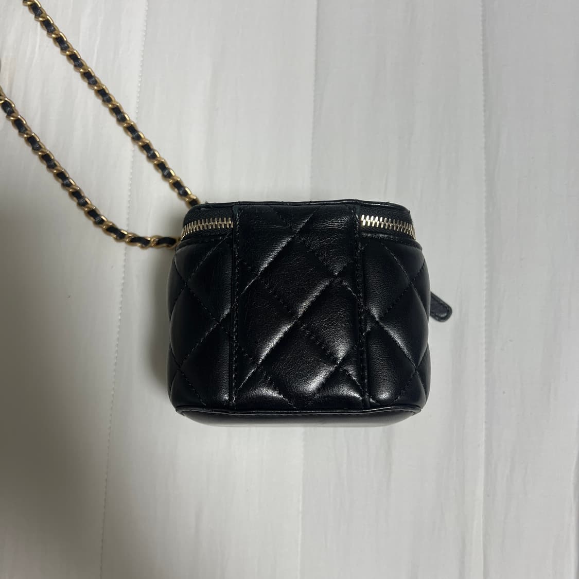 샤넬 정사각 골드볼 베니티 31번대 램스킨 블랙 상품이미지9