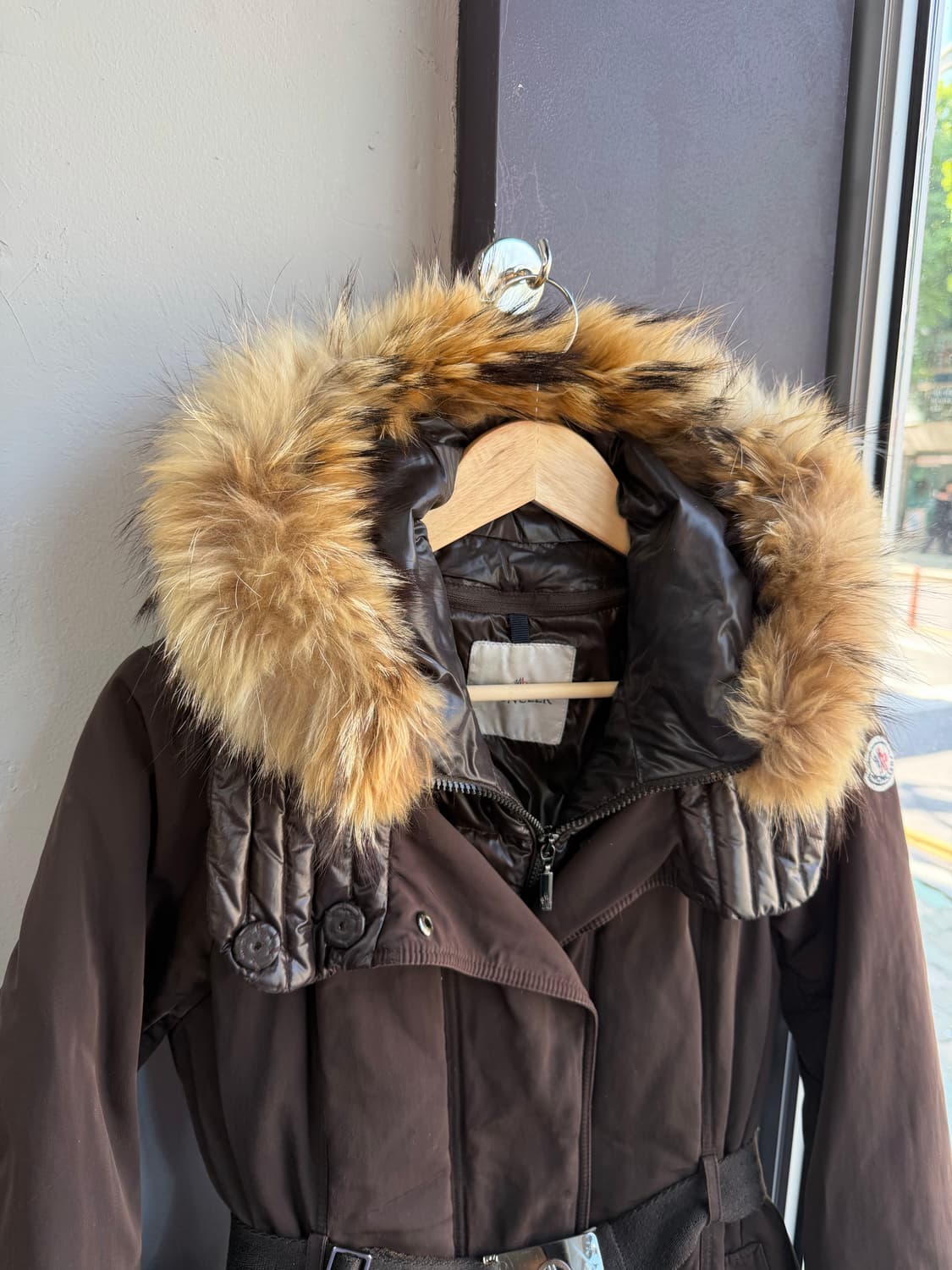 1/ 몽클레어 구스다운 리얼퍼 벨티드 패딩자켓 상품이미지4