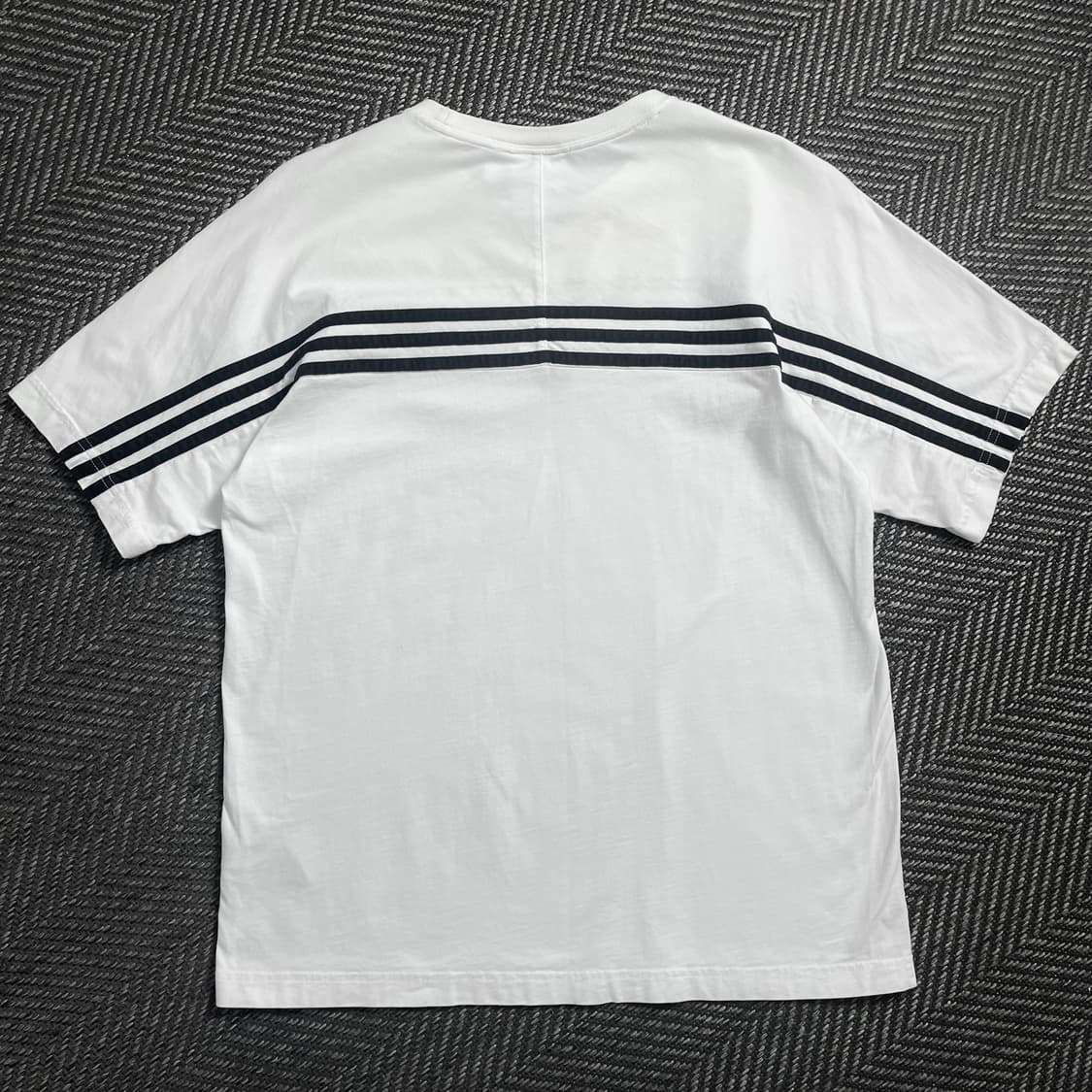 아디다스 오리지날 센터로고 화이트 반팔 티셔츠o 4685 상품이미지3
