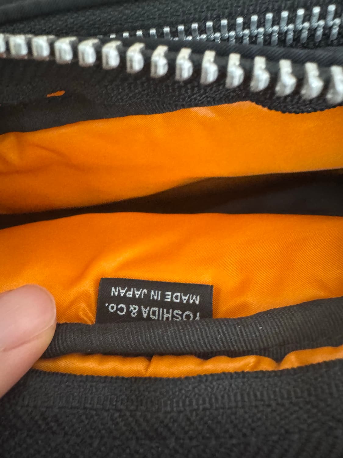 포터 탱커 숄더백 블랙 색상 새상품입니다  택 제거후 보관 만 한 상품입 상품이미지4