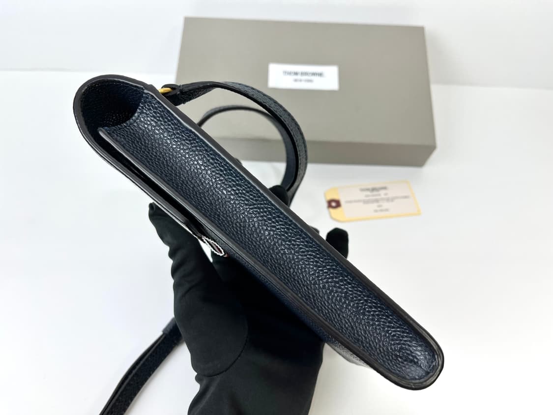 톰브라운 사선 스프라이트 폰 홀더 미니백 상품이미지4