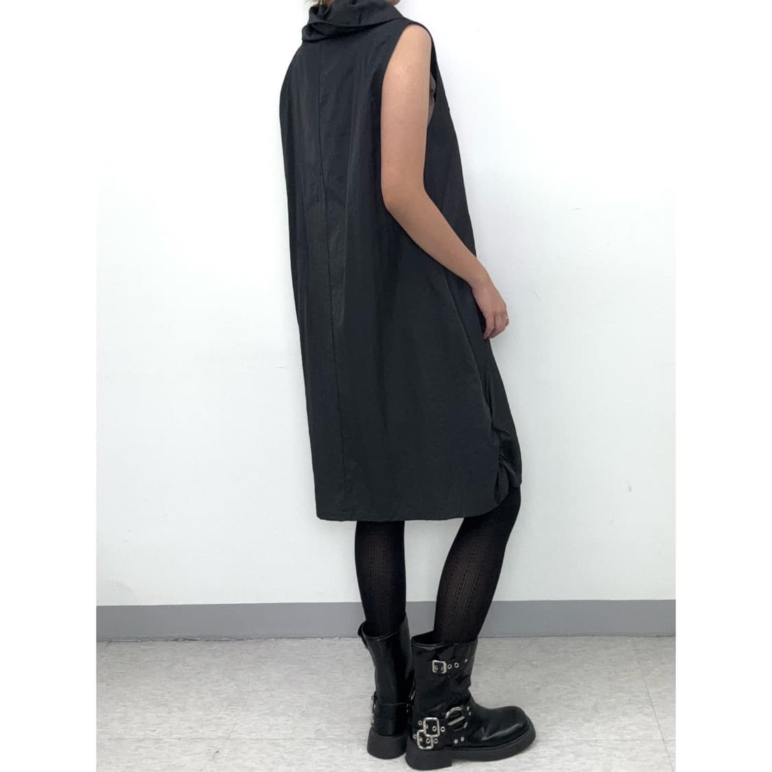 빈티지 블랙 벌룬핏 슬리브리스 원피스 상품이미지2