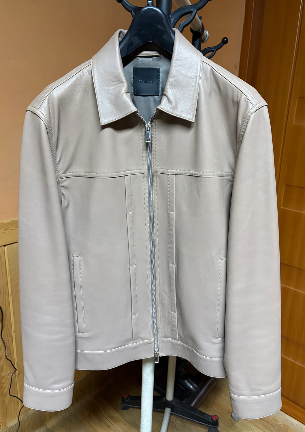 띠어리 양가죽 자켓 판매 합니다. 상품이미지3