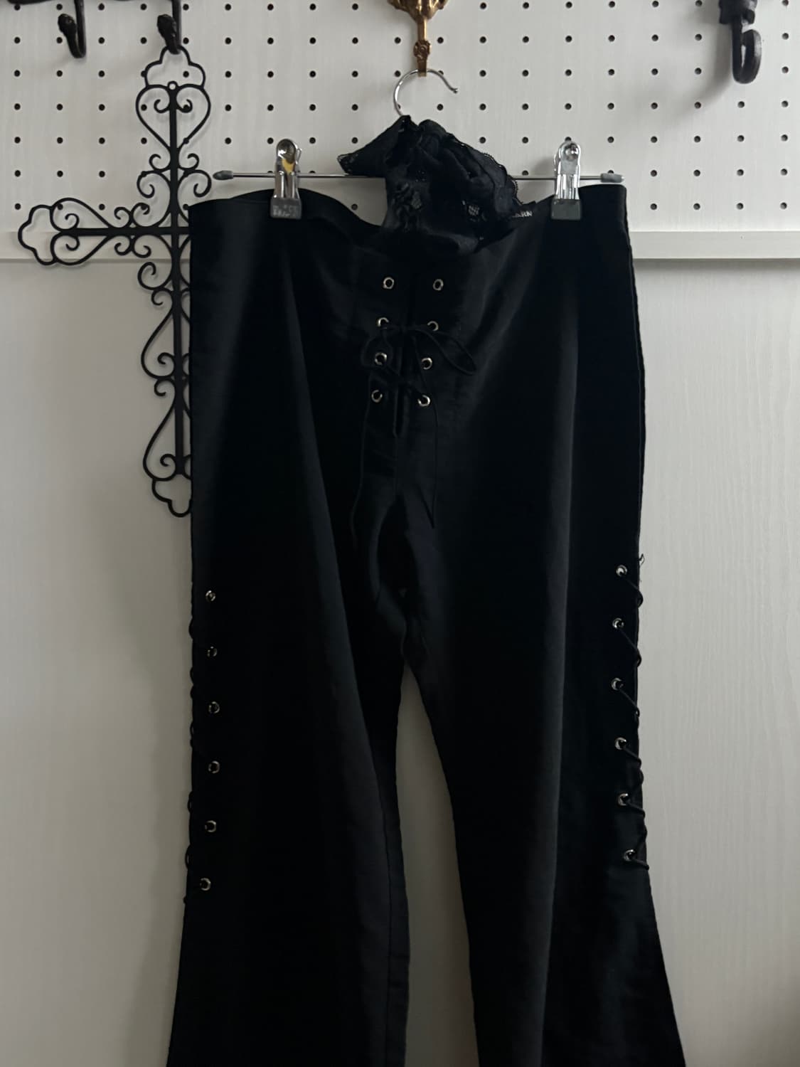 • Black eyelet bootcut pants 상품이미지5