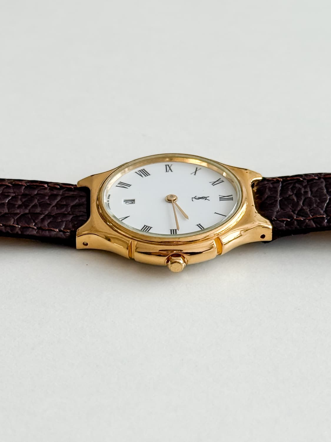 입생로랑 골드 라운드 남여공용 시계 상품이미지9