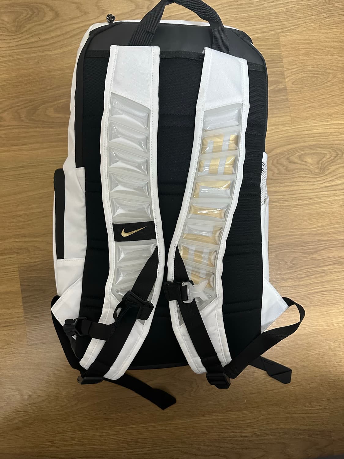 나이키 훕스 엘리트 백팩 화이트/블랙/골드 상품이미지3