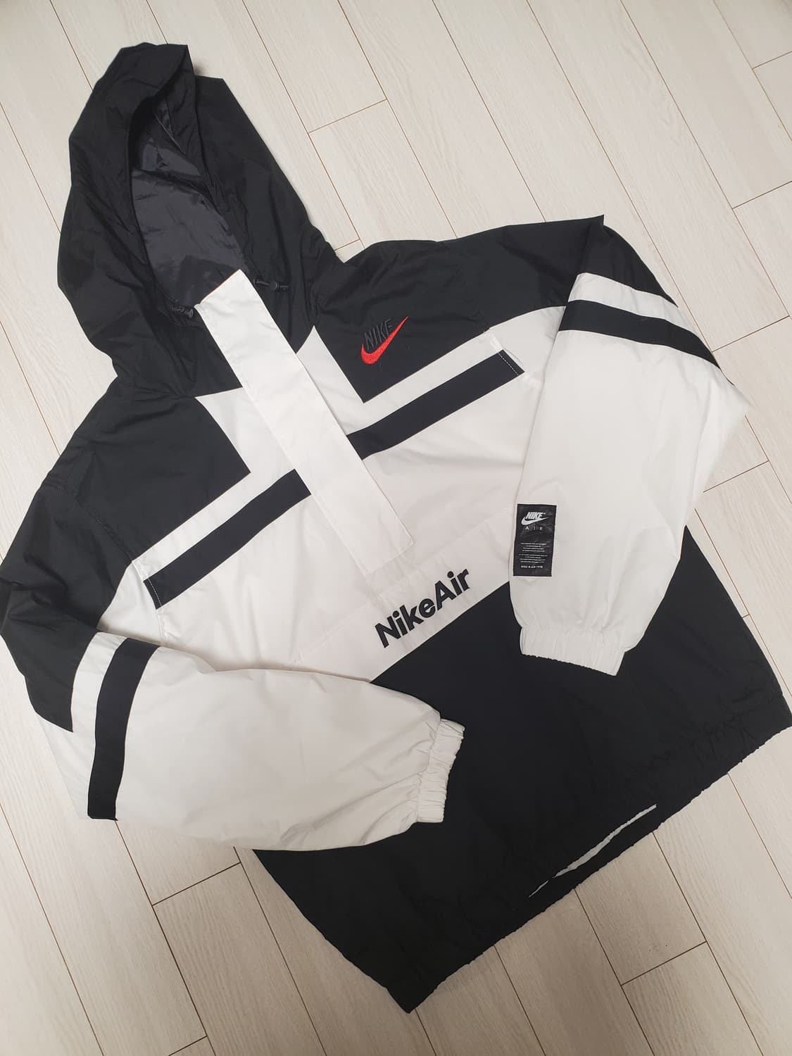 나이키 에어 우븐 아노락 반집업 바람막이M 

새상품처럼 하자 오염 없이 상품이미지1