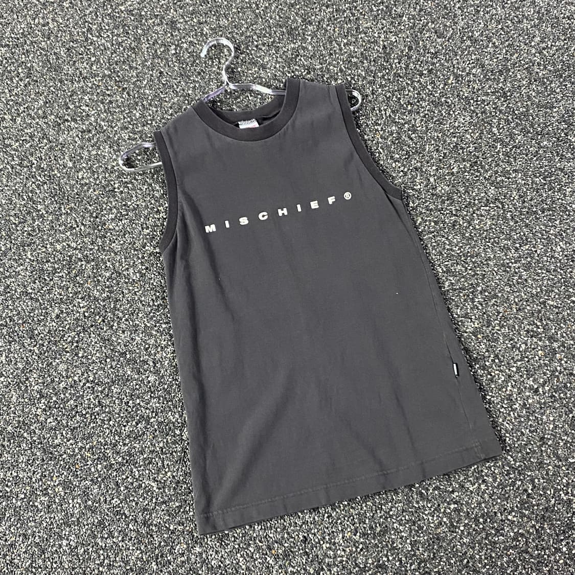 미스치프 미들로고 슬리브리스 B3777 상품이미지1